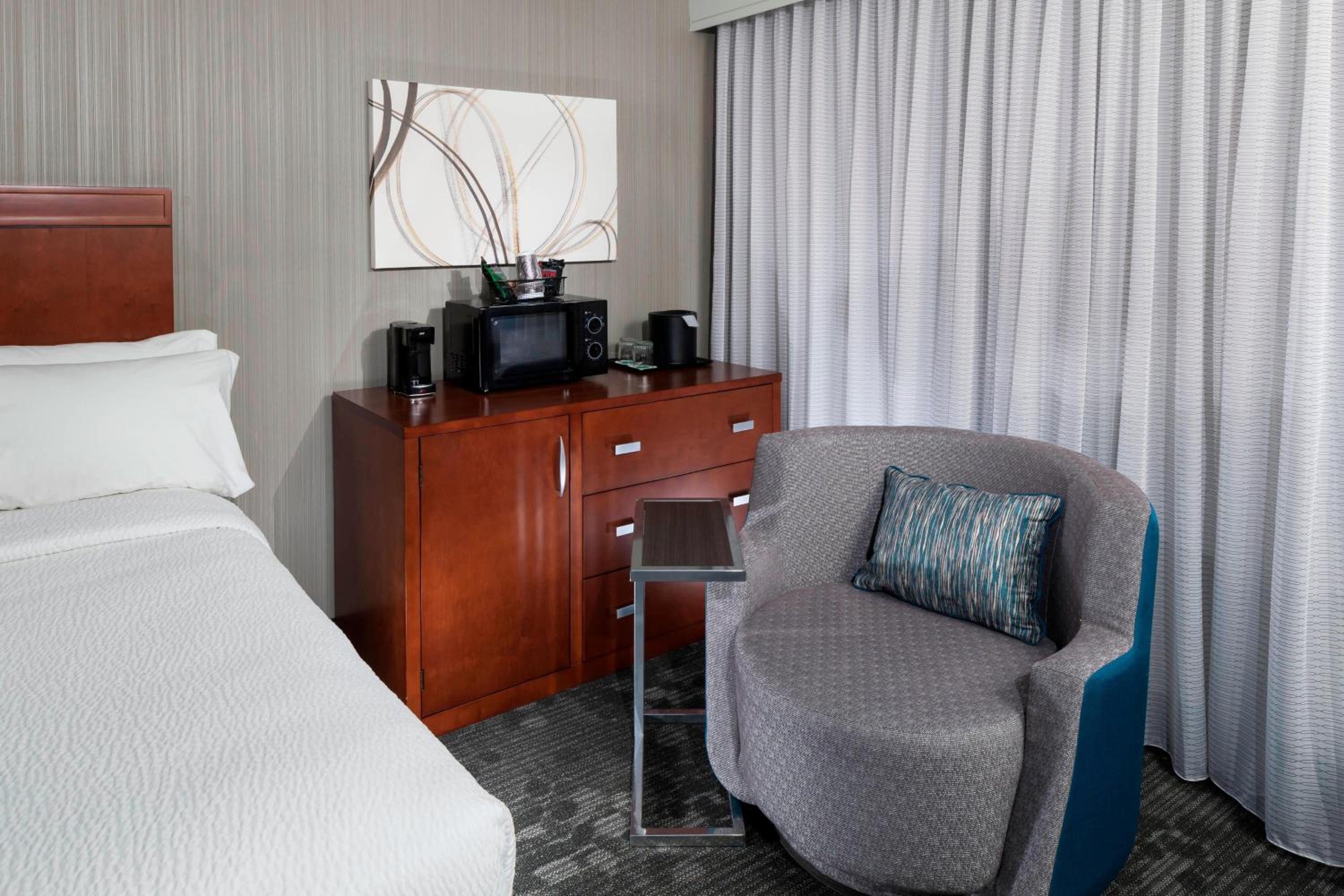 Double Room with Two Double Beds - Non-Smoking - Photo 2