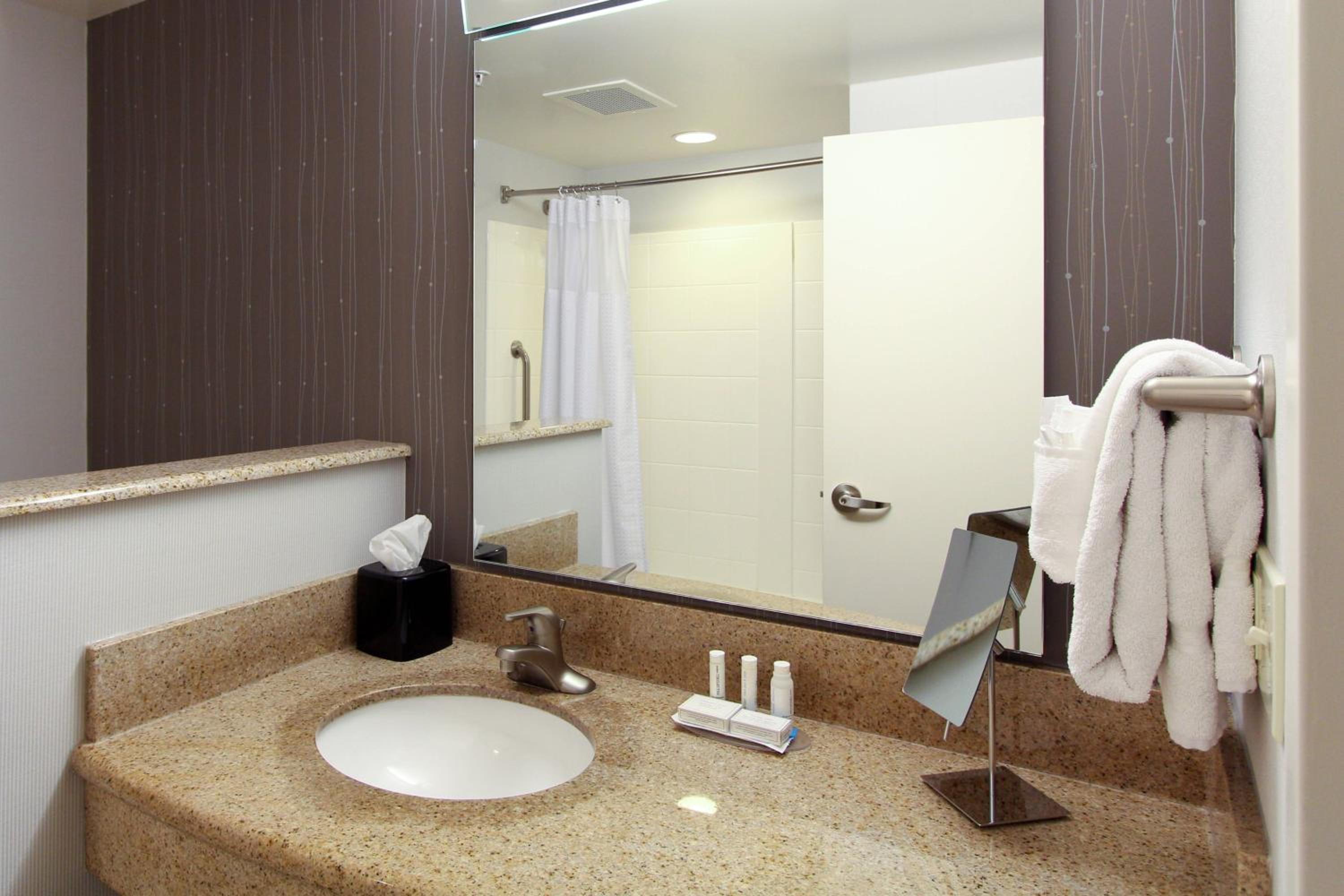 Queen Room with Two Queen Beds - Photo 1