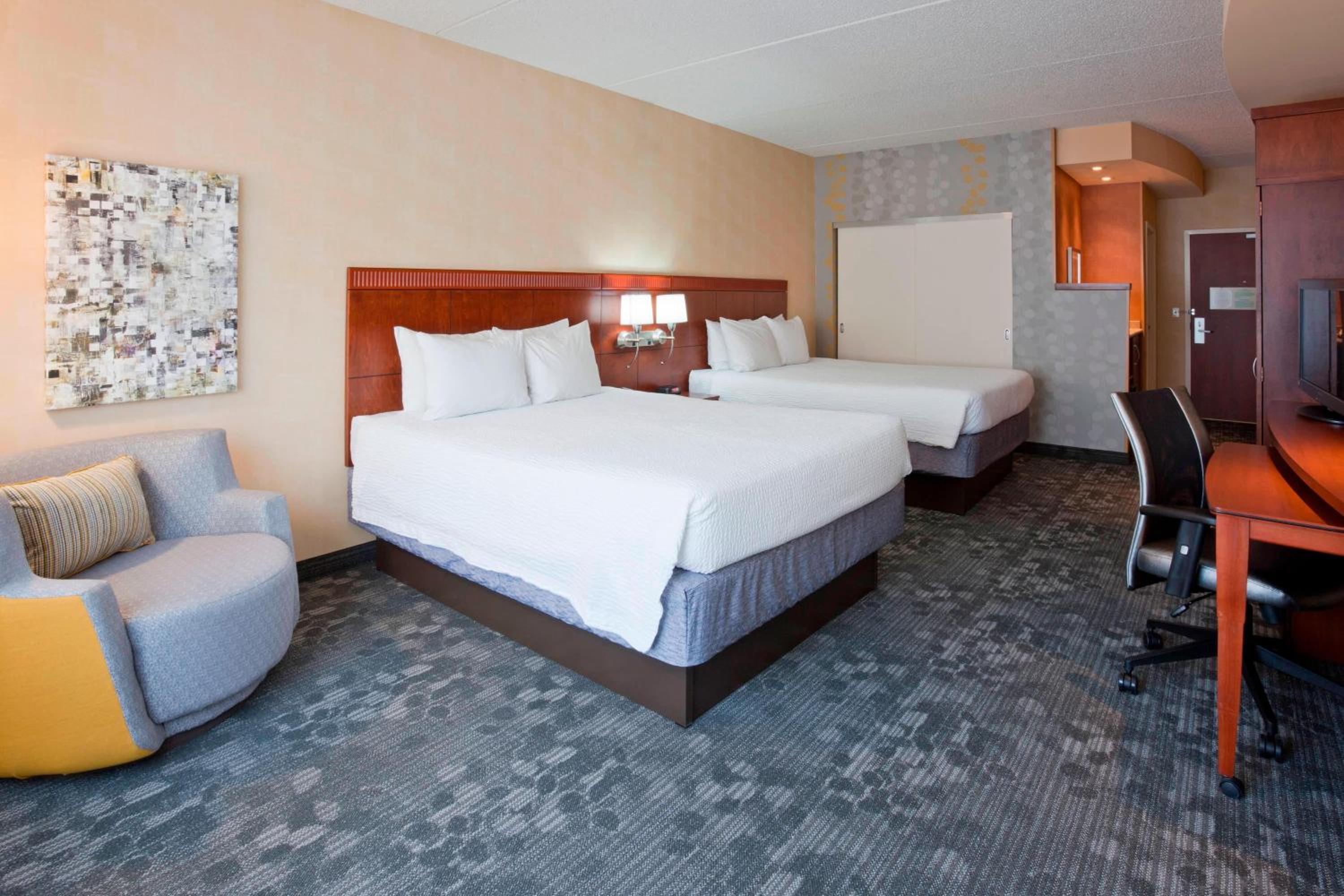 Queen Room with Two Queen Beds and Bathtub - Mobility Access/Hearing Accessible - Photo 2