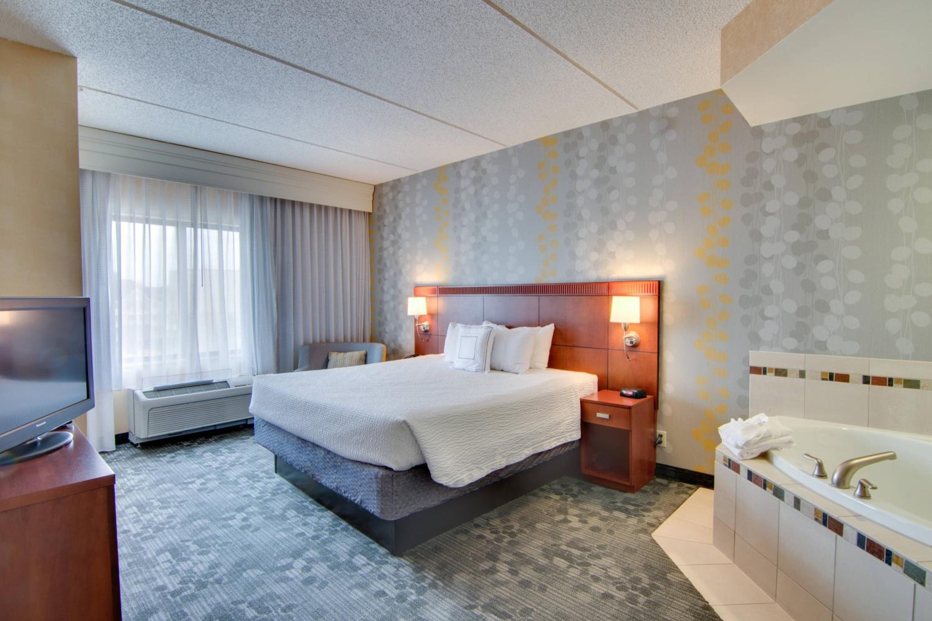 One-Bedroom King Suite with Sofa Bed - Photo 2