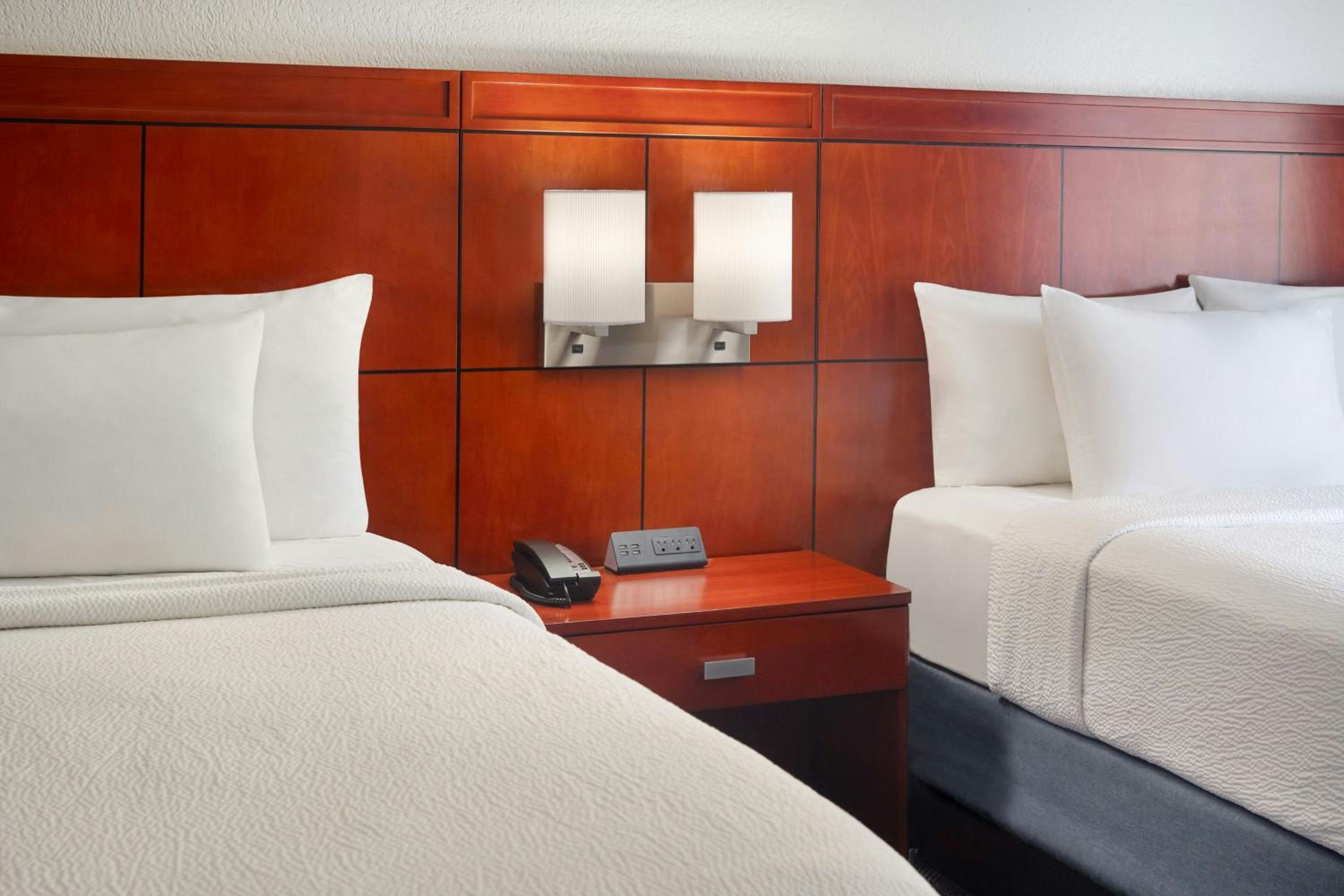 Queen Room with Two Queen Beds - Hearing Accessible - Photo 2