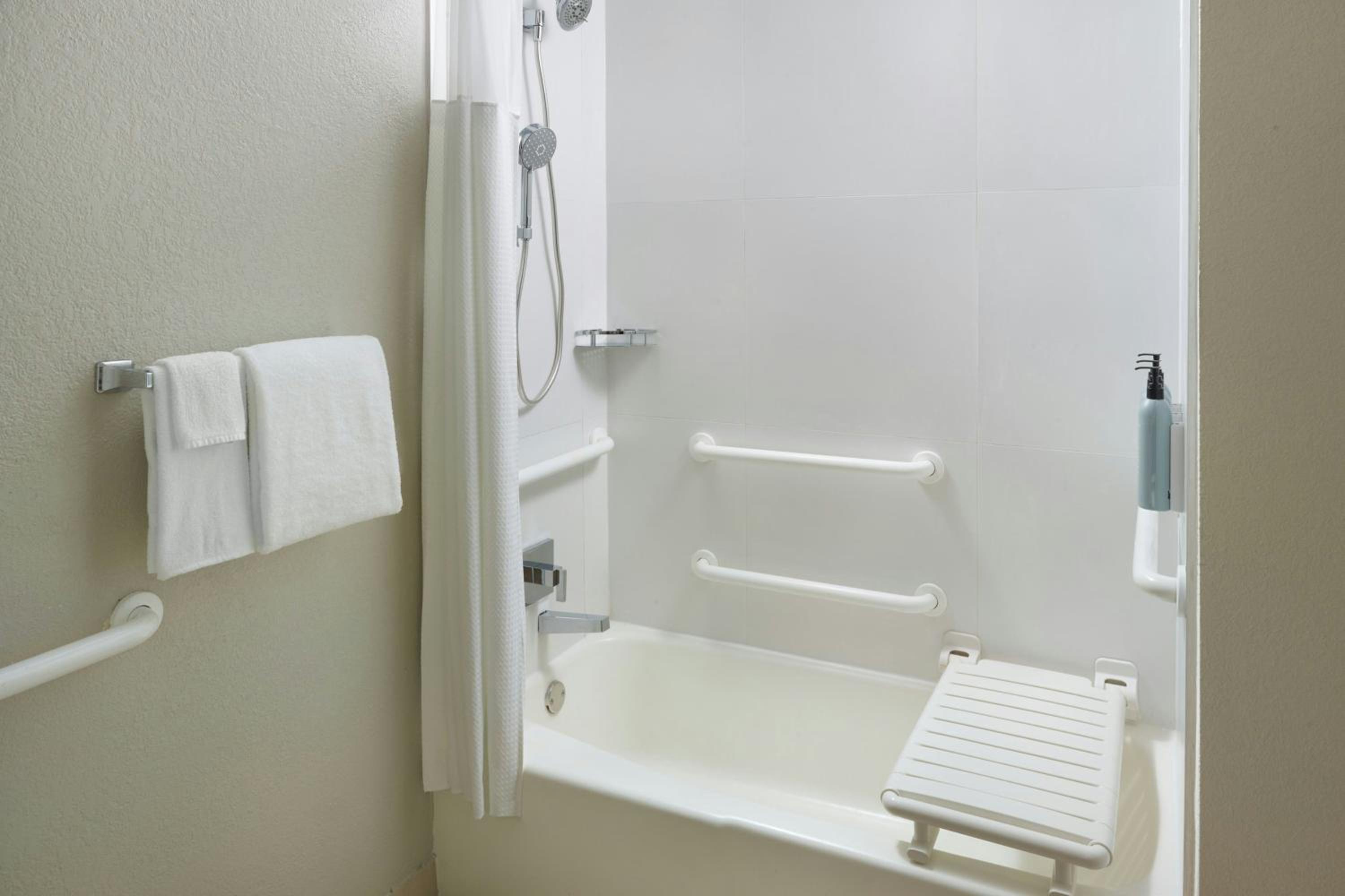 King Room with Sofa Bed and Transfer Shower – Mobility and Hearing Accessible