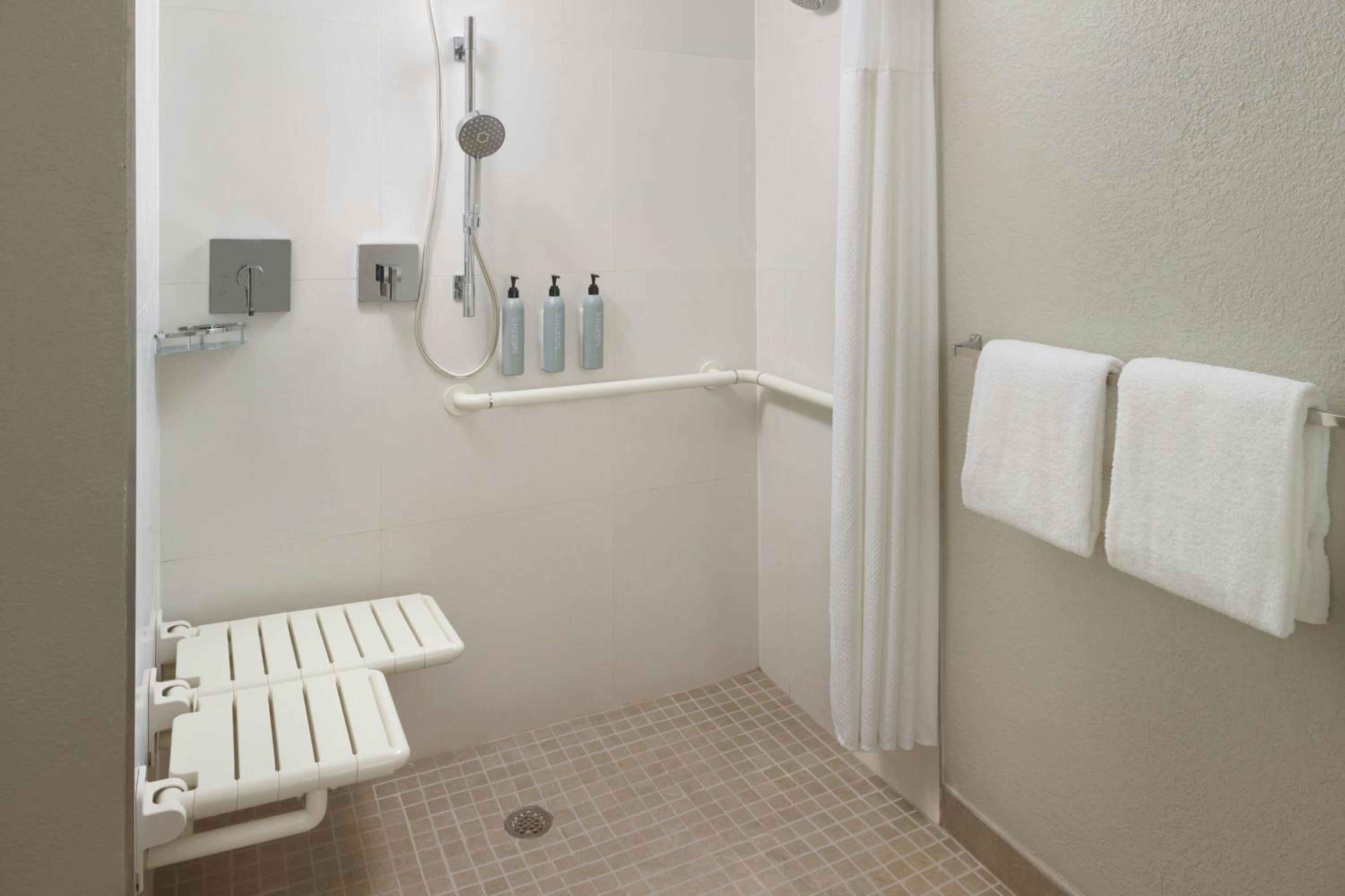 Queen Room with Two Queen Beds and Roll-in Shower - Mobility Accessible - Photo 5