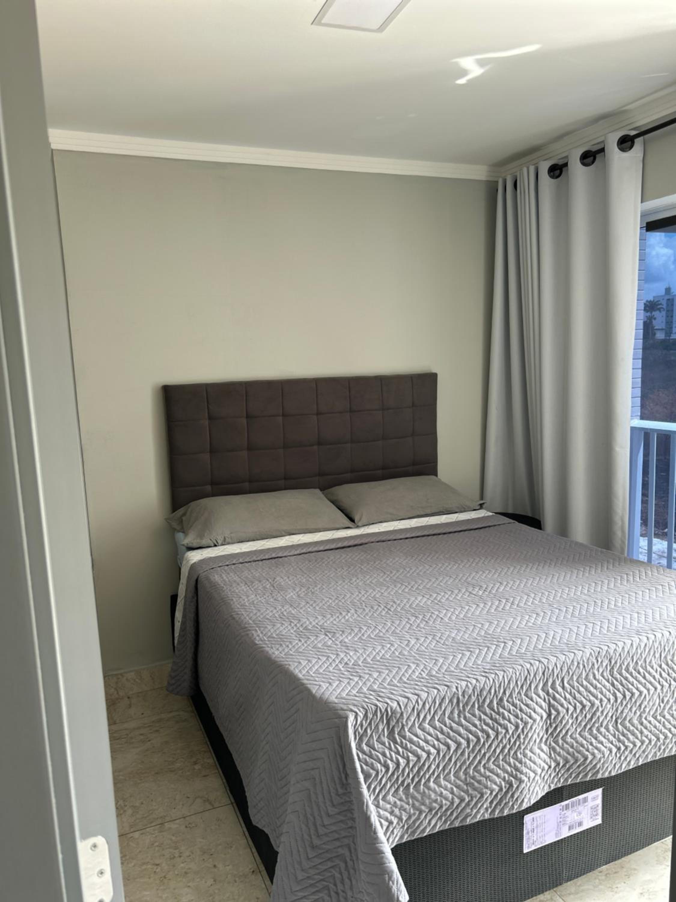 Deluxe One-Bedroom Apartment with City View photo 1