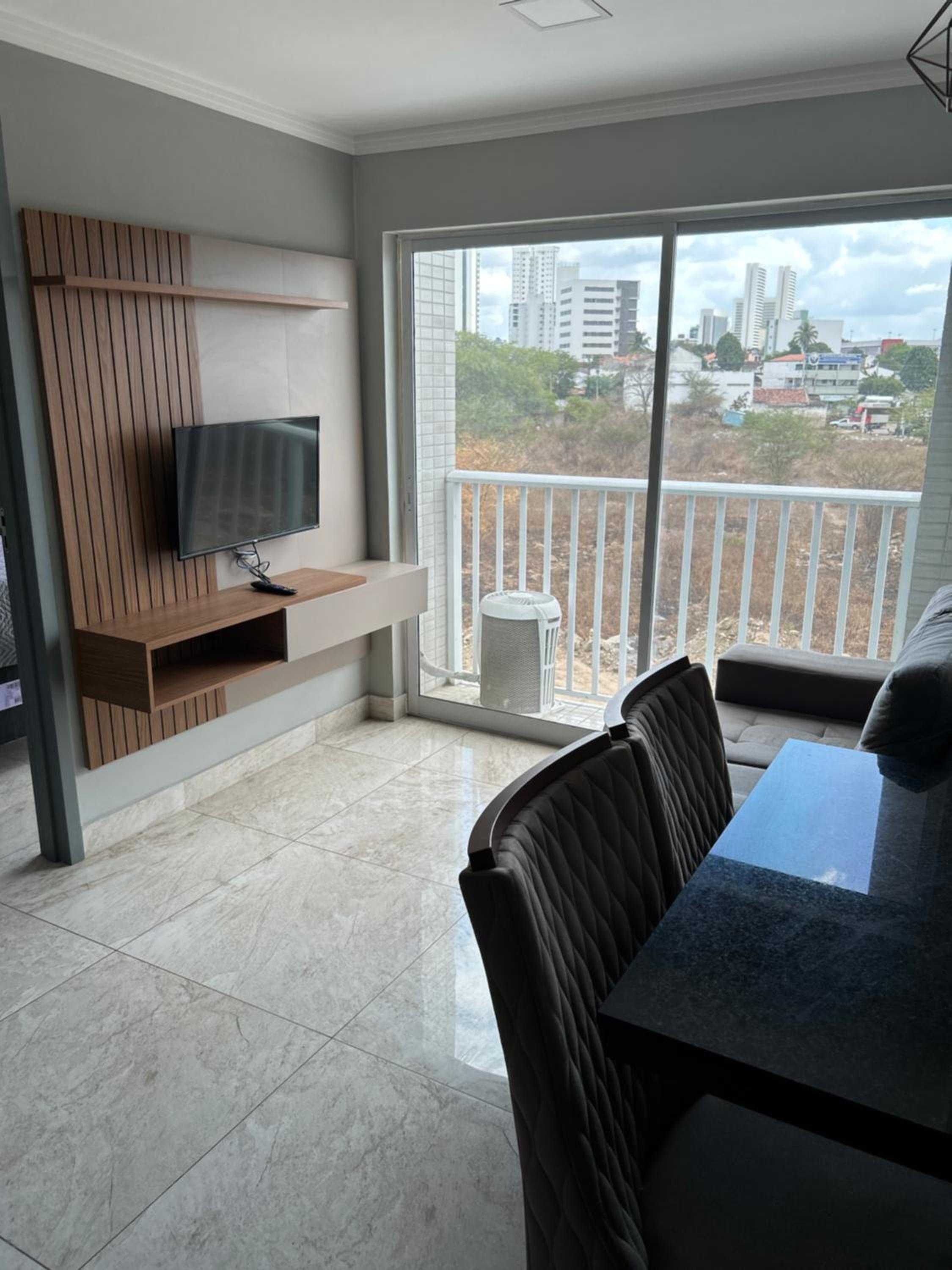 Deluxe One-Bedroom Apartment with City View photo 2