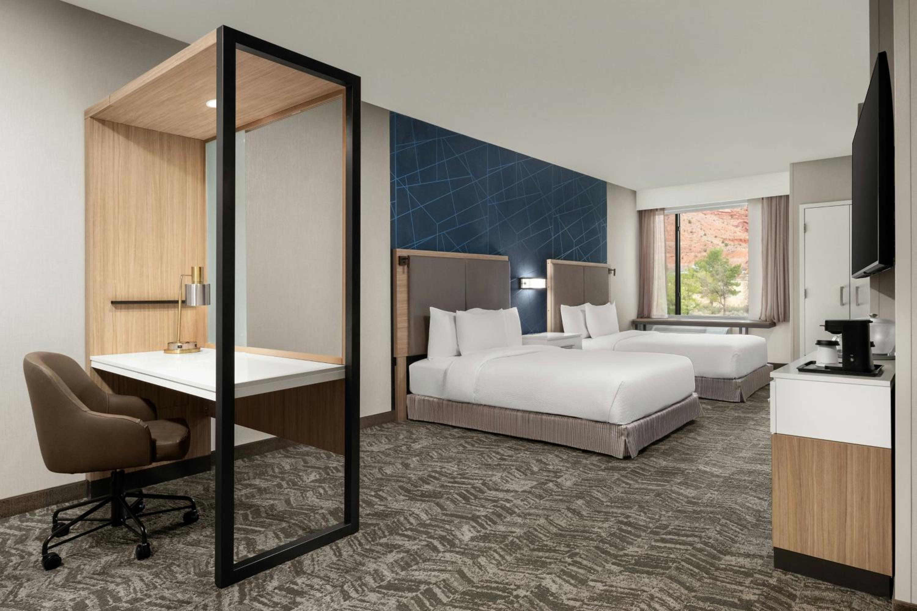 Queen Suite with Two Queen Beds, Bathtub and Trundle Sofa - Mobility Access/Hearing Accessible photo 3