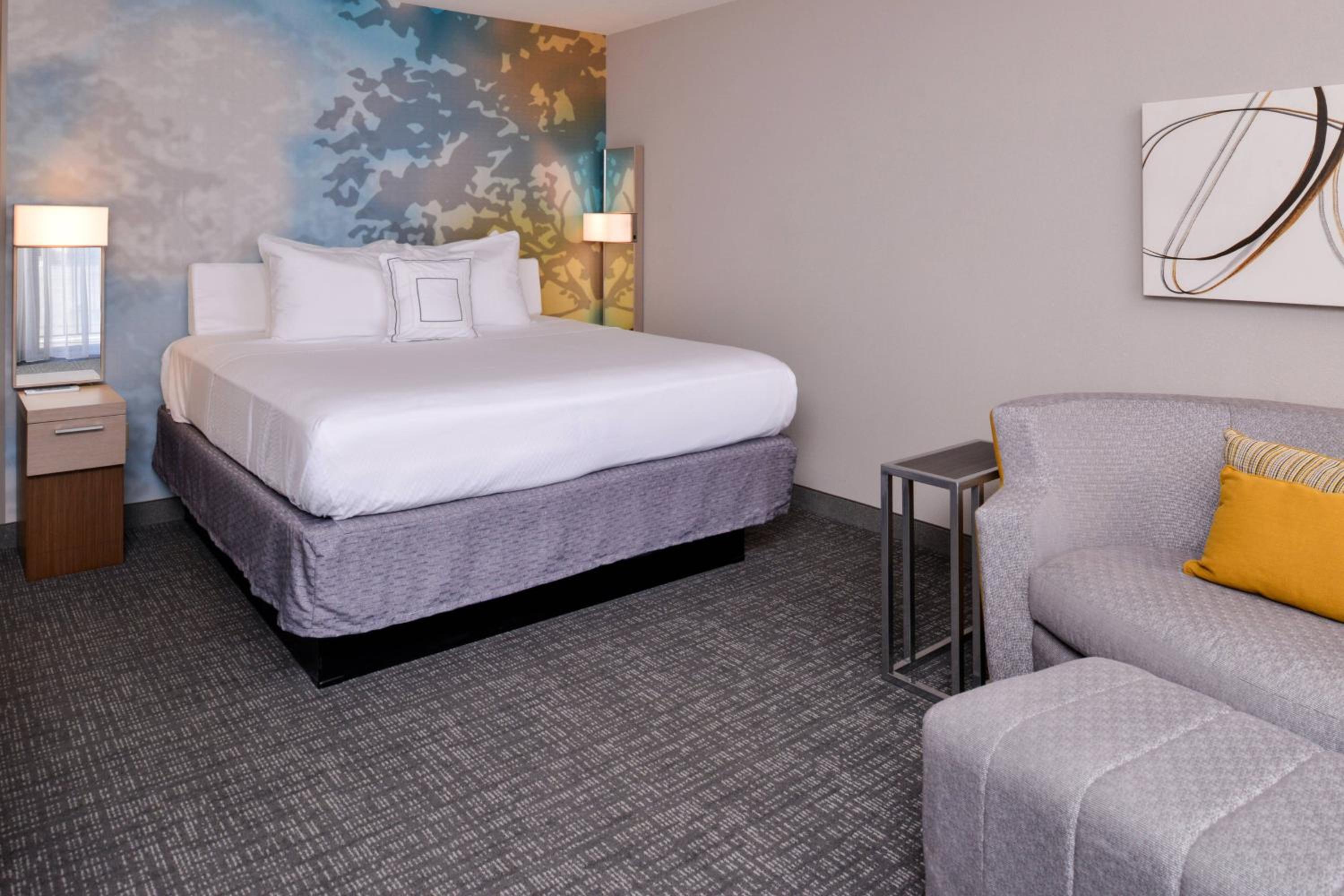 King Room with Sofa Bed - Non-Smoking - Photo 1