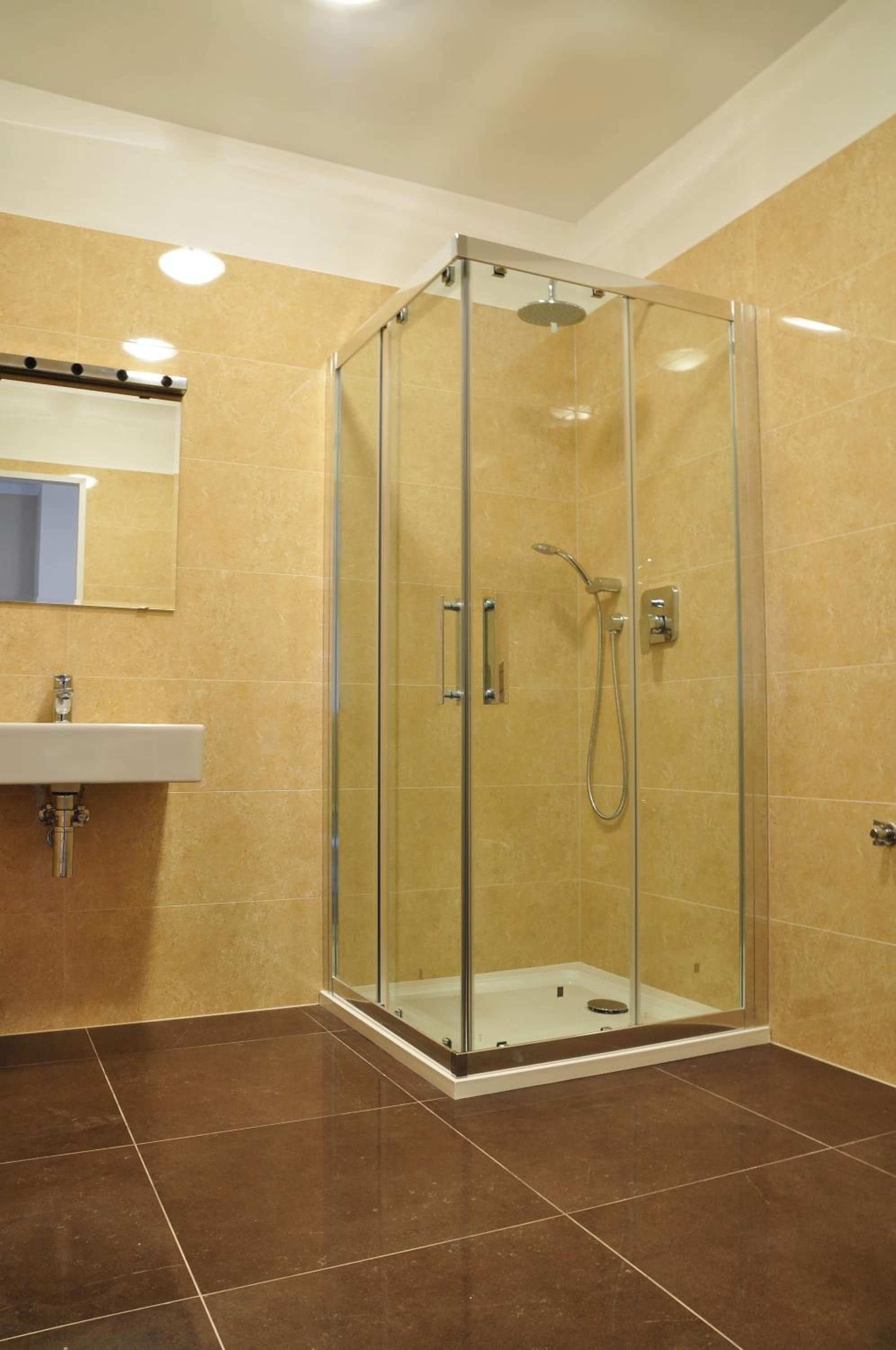 Two-Bedroom Apartment with Balcony - Photo 10