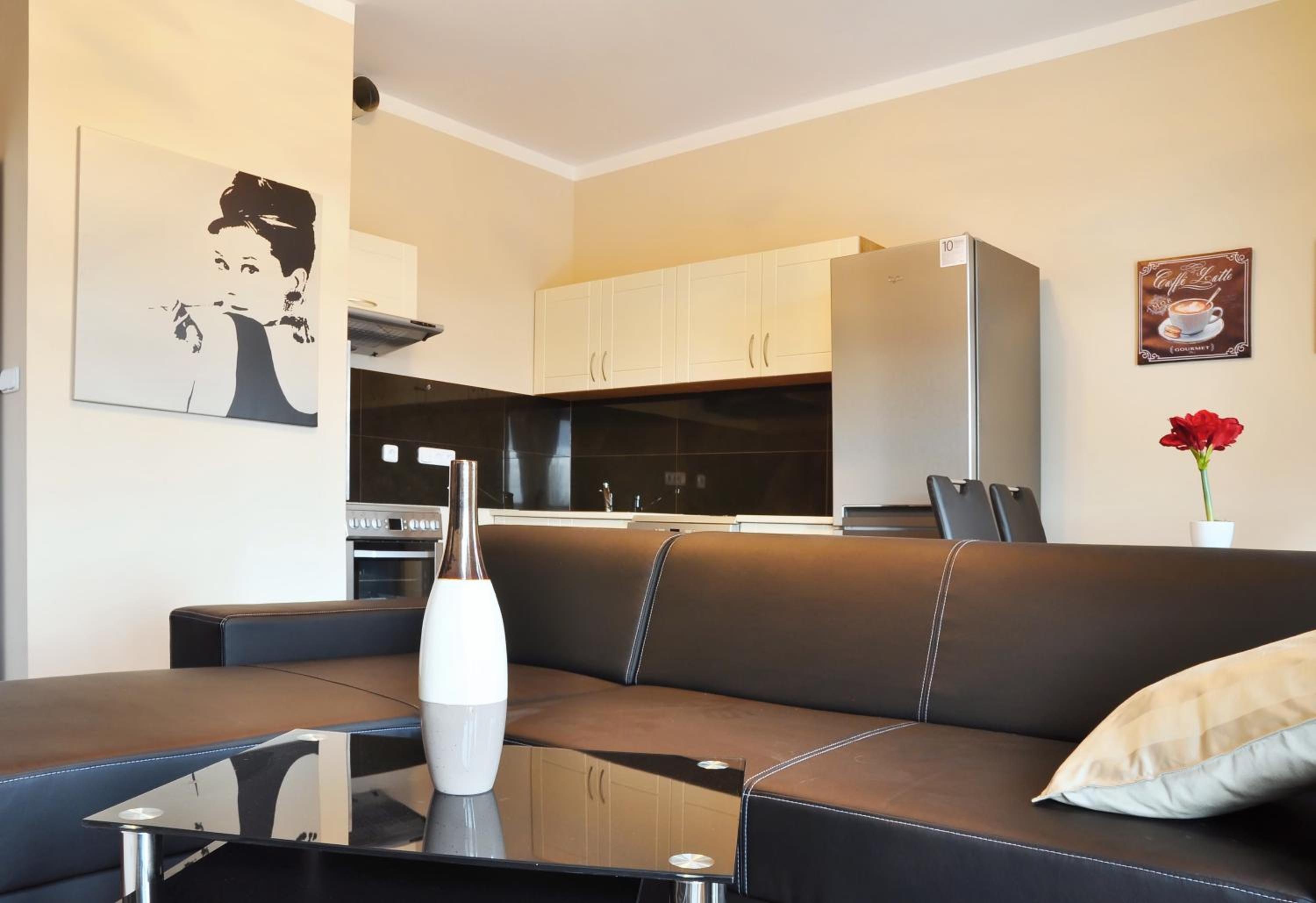One-Bedroom Apartment with Balcony - Photo 7