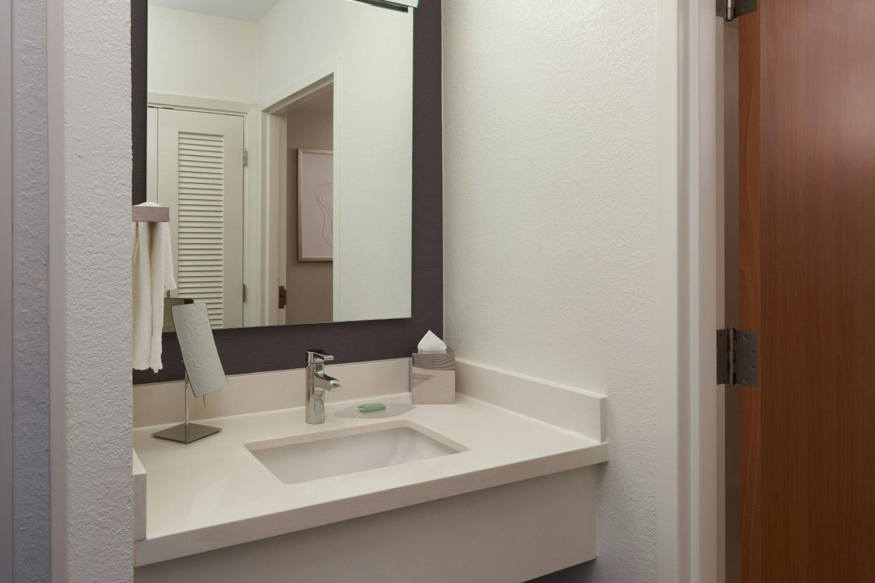 Newly renovated, Guest room, 1 King (Mobility Accessible w/Roll-in Shower) - Photo 3