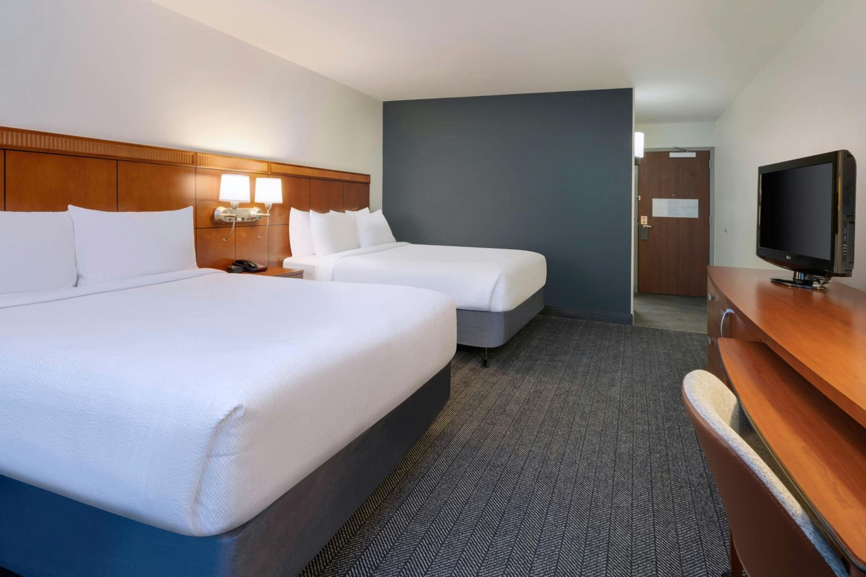 Queen Room with Two Queen Beds - Hearing Accessible