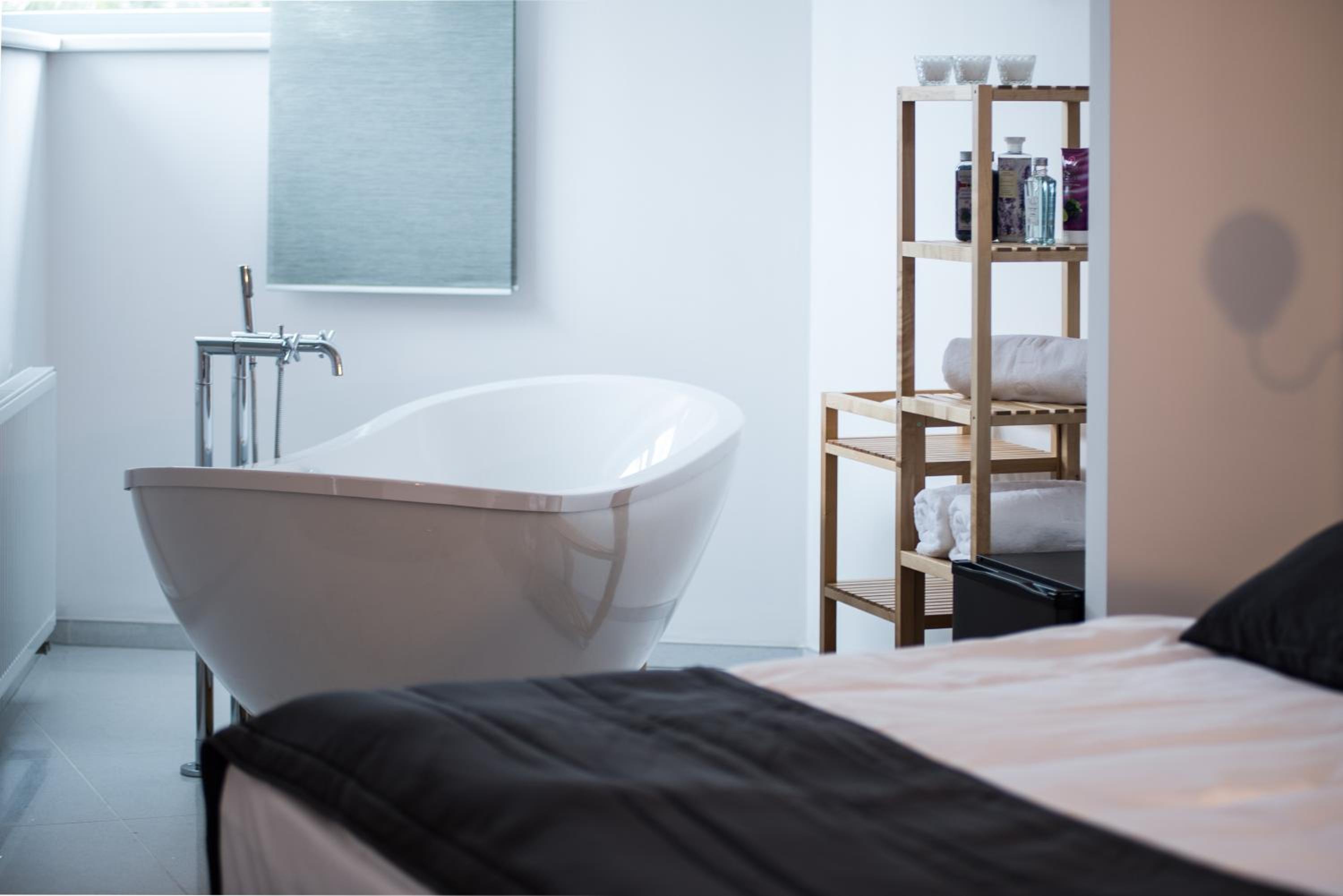 Deluxe Double Room with Bath photo 3