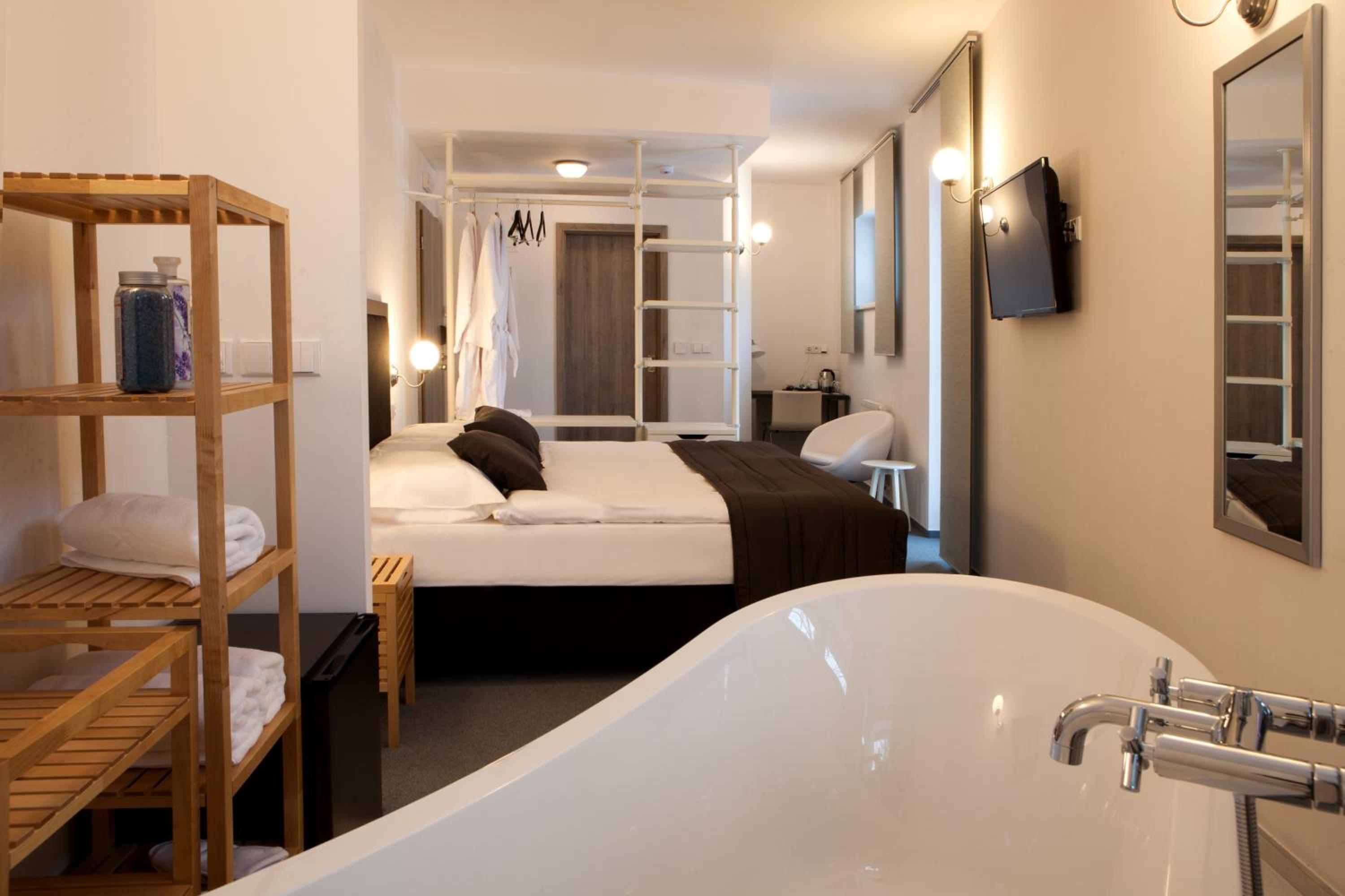 Deluxe Double Room with Bath photo 1