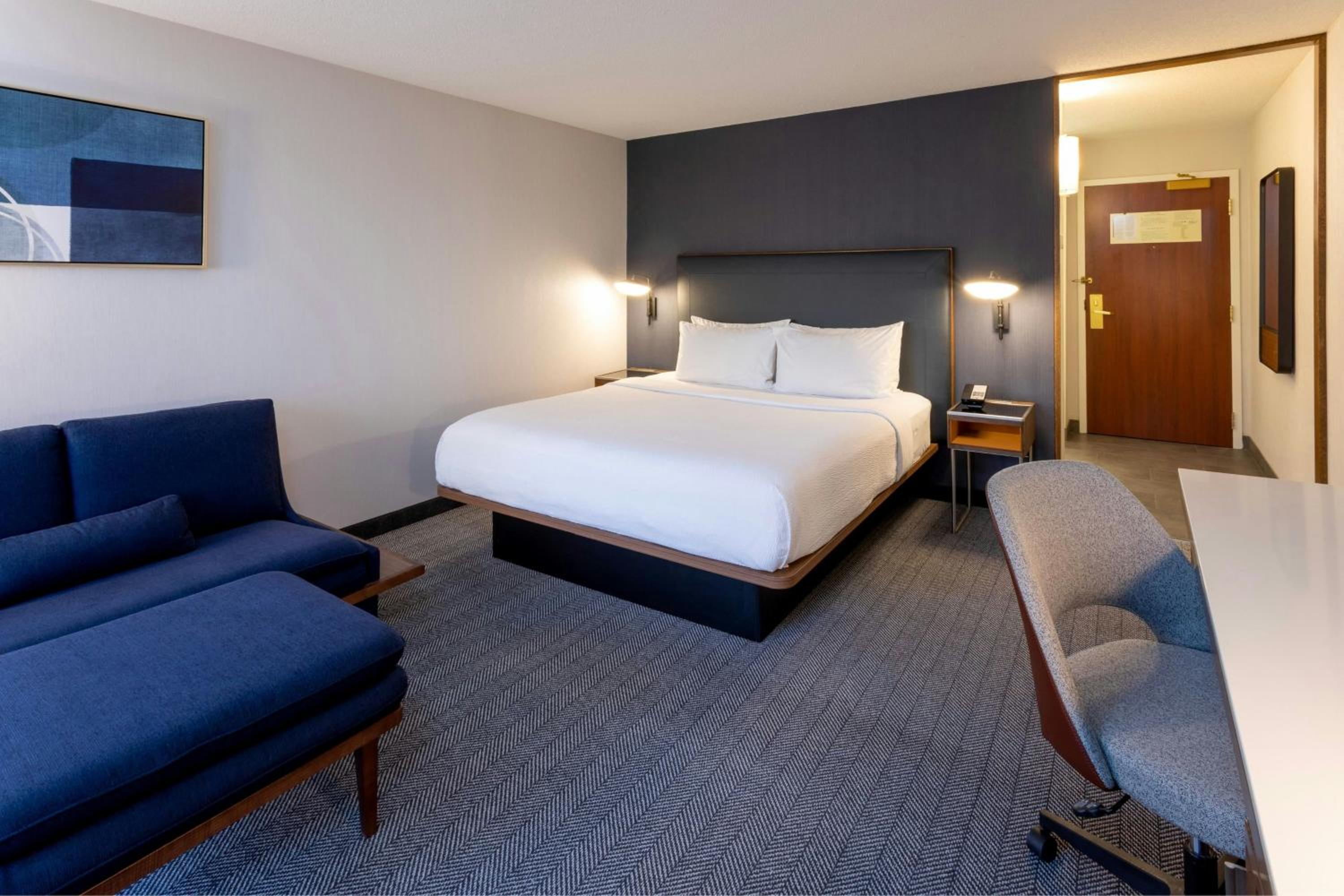 King Room with Sofa Bed and Roll-in Shower - Mobility Accessible