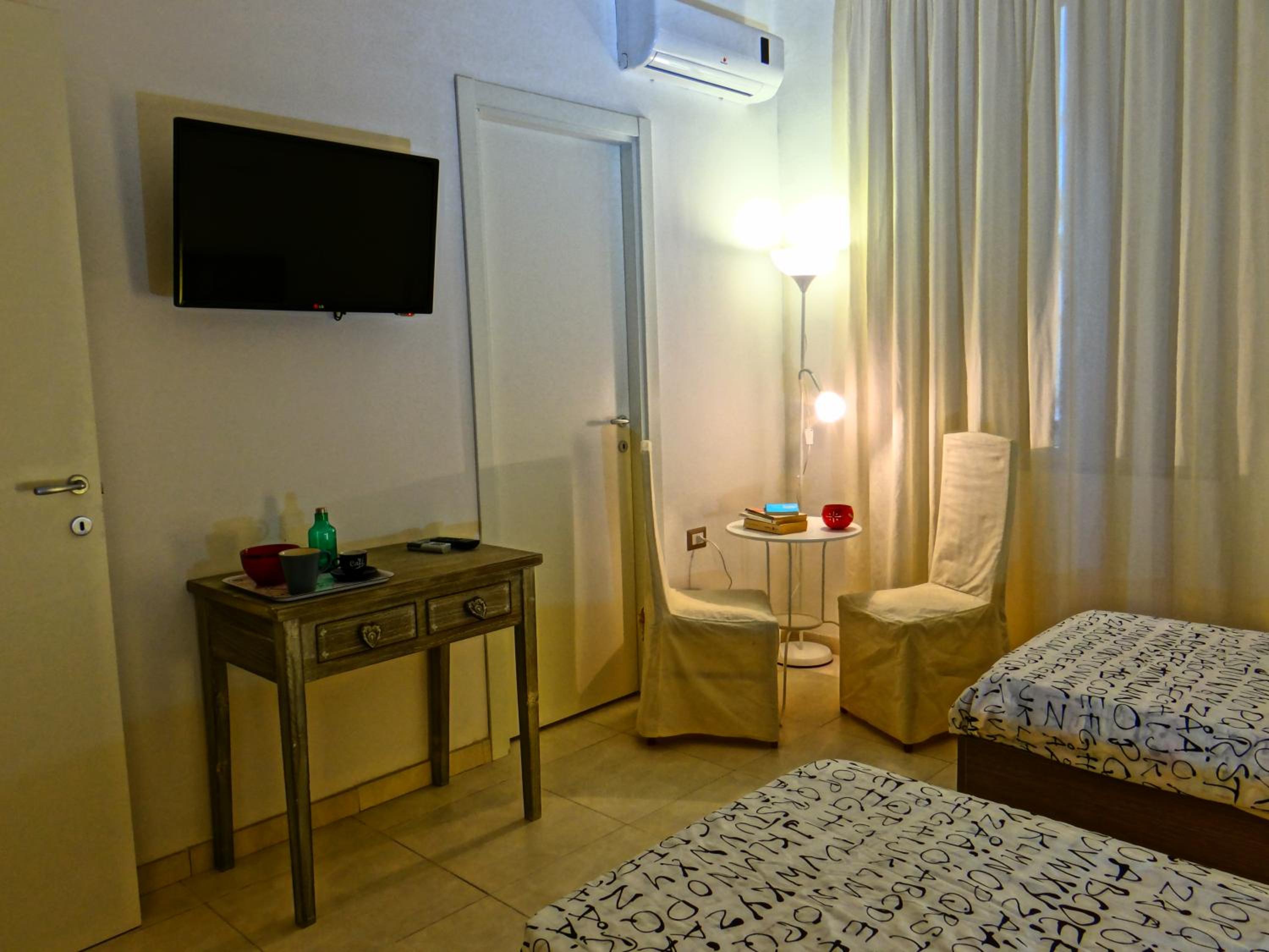 Twin Room - Photo 1