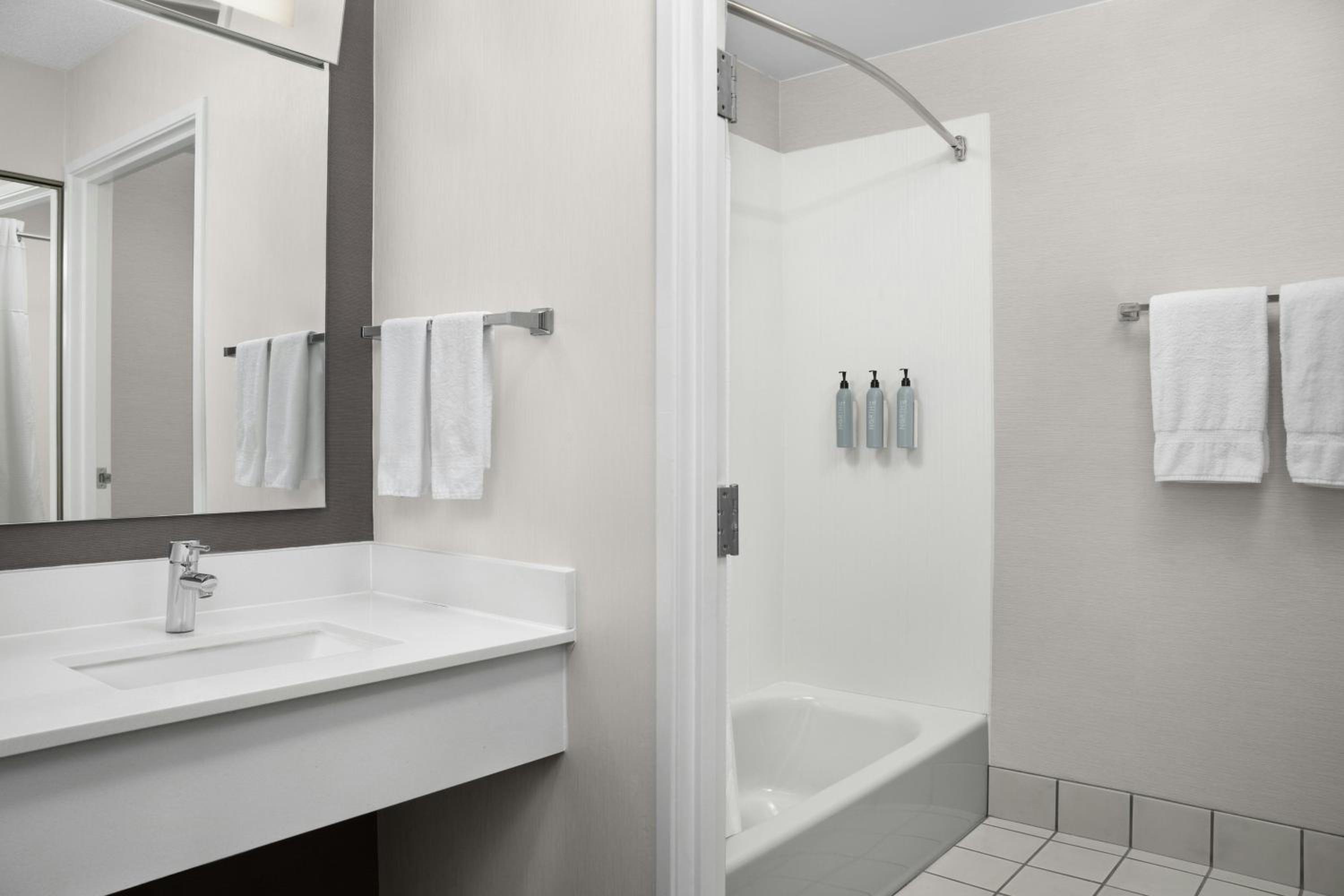 Queen Room with Two Queen Beds - Hearing Accessible - Photo 6