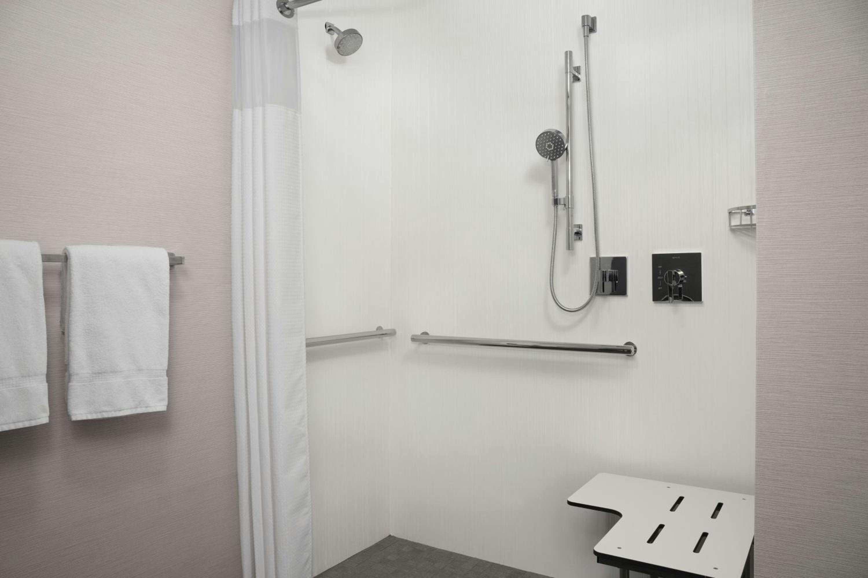Queen Room with Two Queen Beds - Hearing Accessible - Photo 8