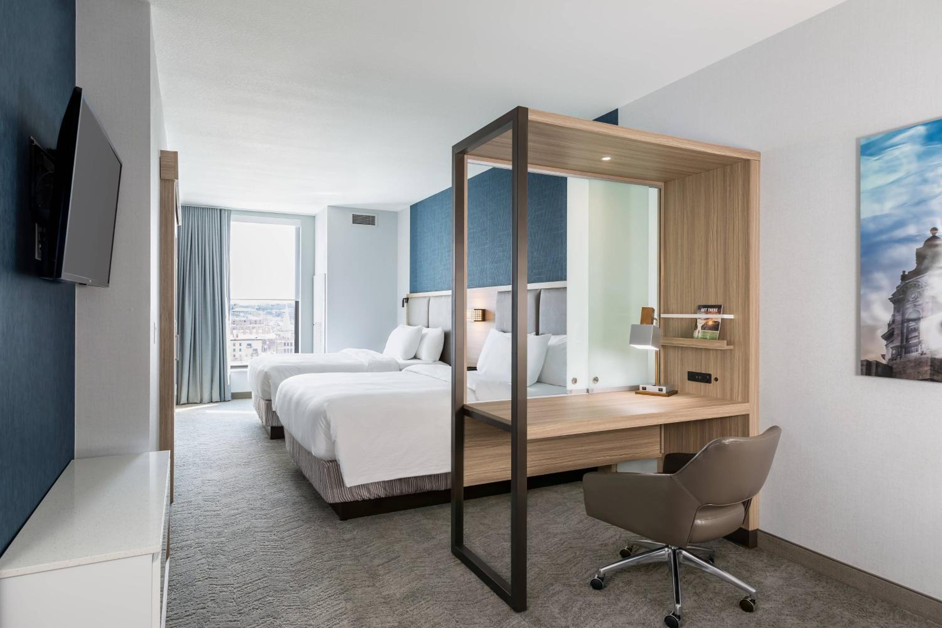 Queen Suite with Two Queen Beds and Sofa Bed - Hearing Accessible photo 2