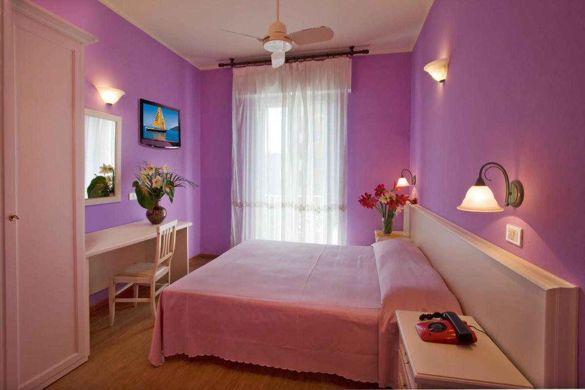Double or Twin Room photo 3