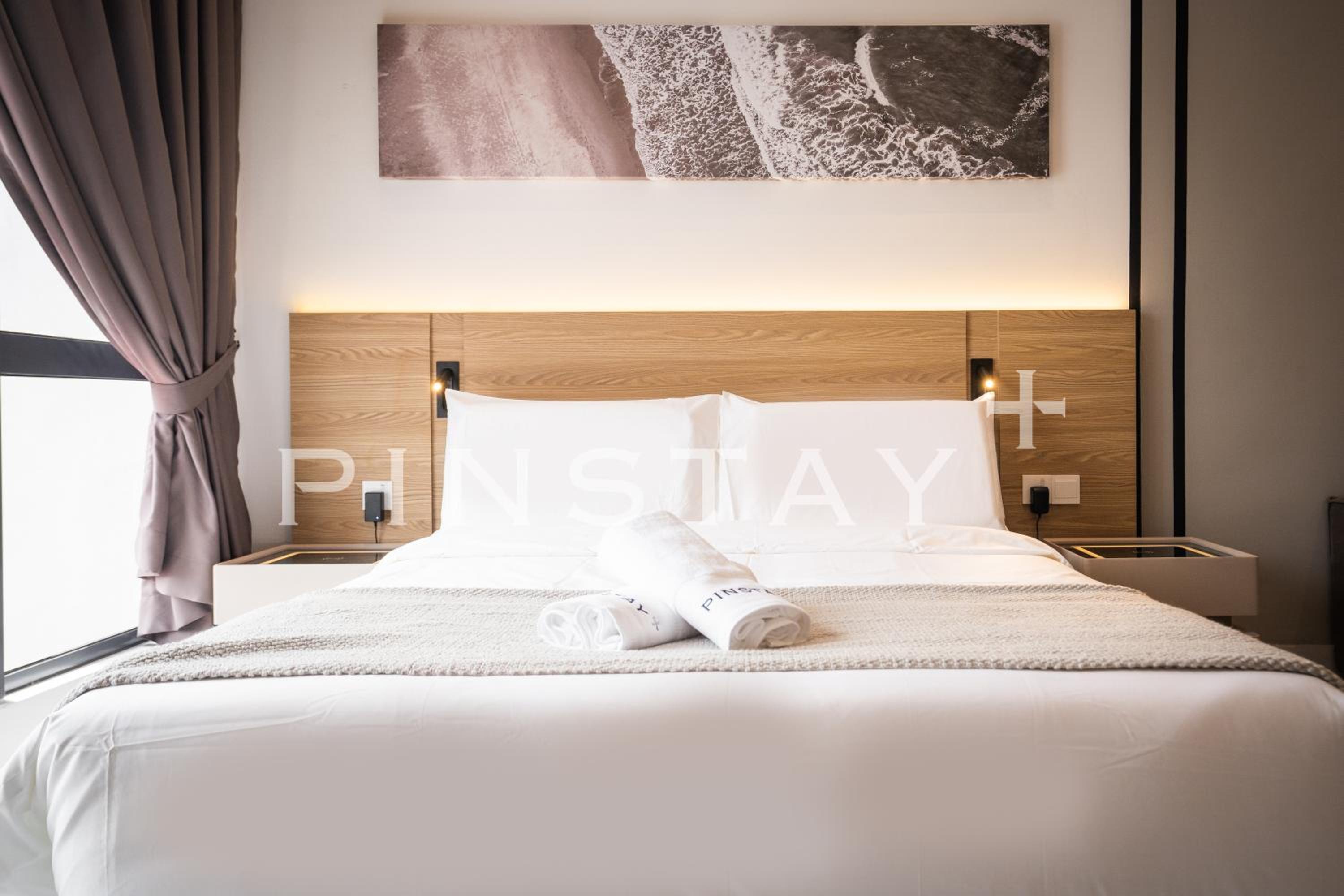 Deluxe Queen Suite