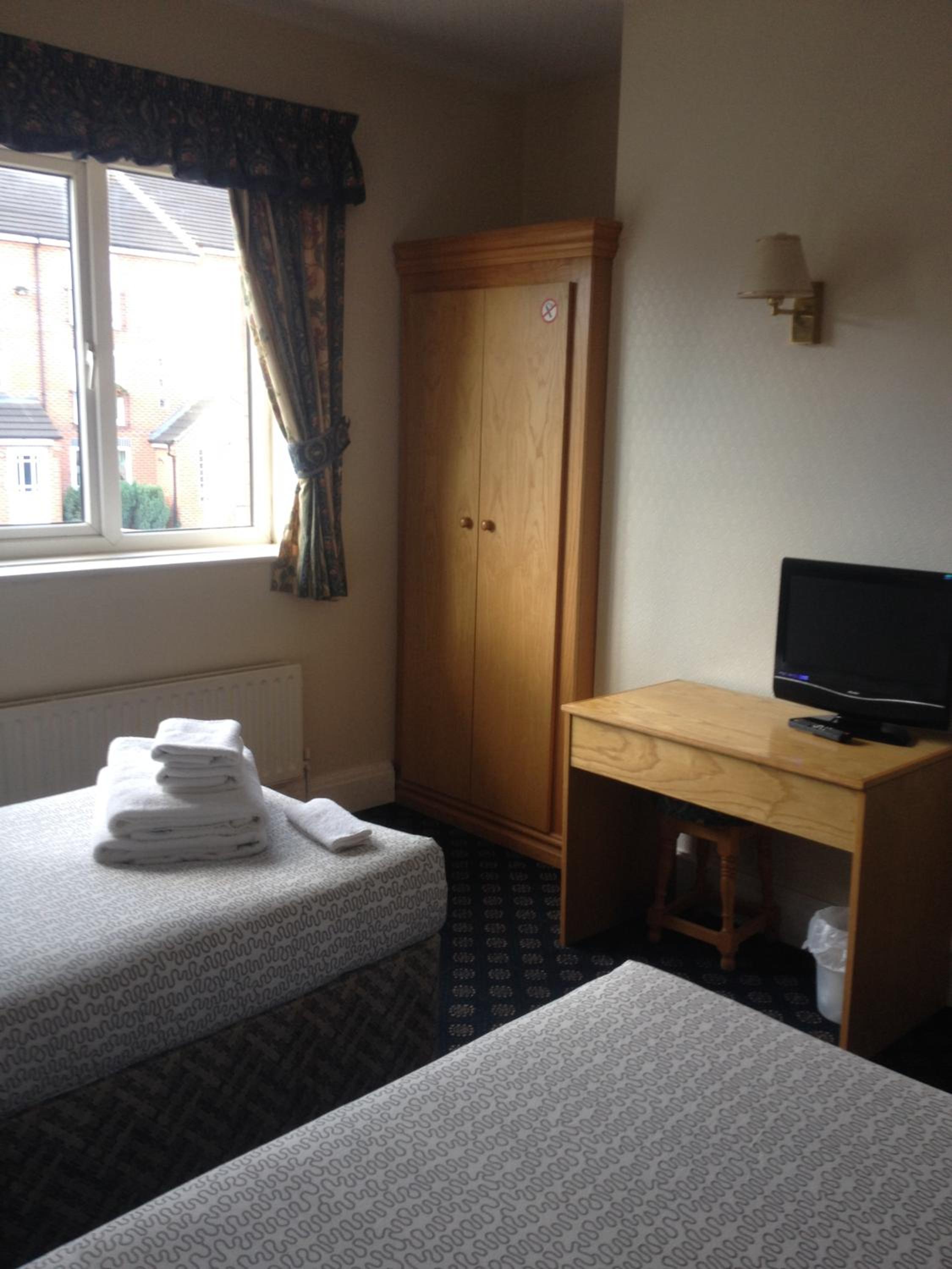Twin Room with Shared Bathroom photo 1