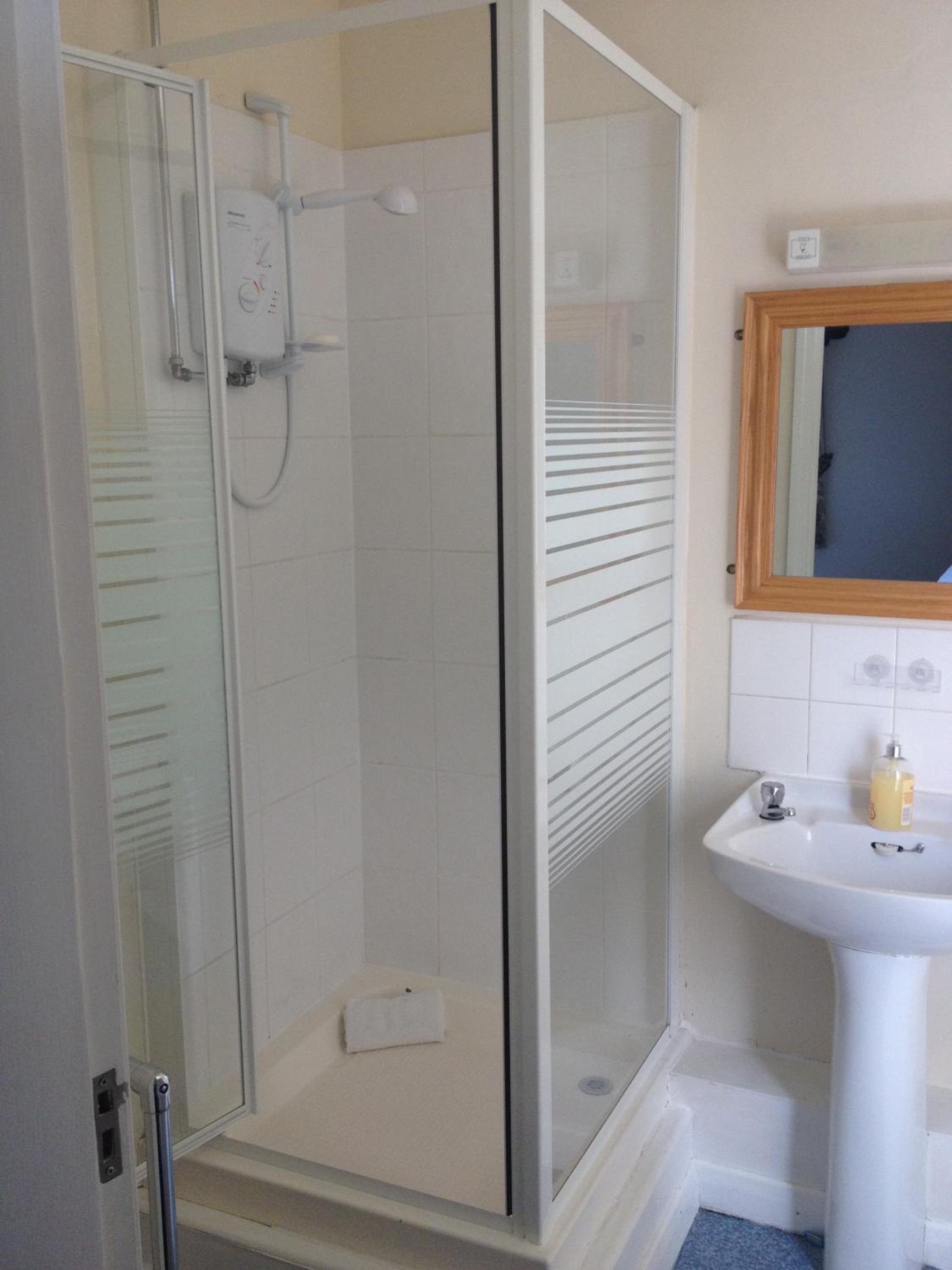 Twin Room with Shared Bathroom photo 2