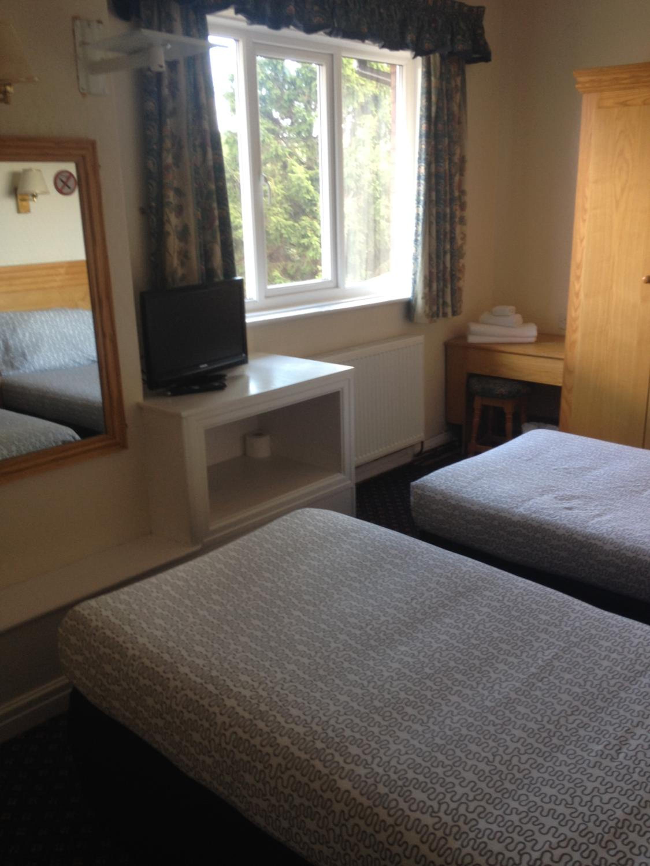 Twin Room with Shared Bathroom photo 3