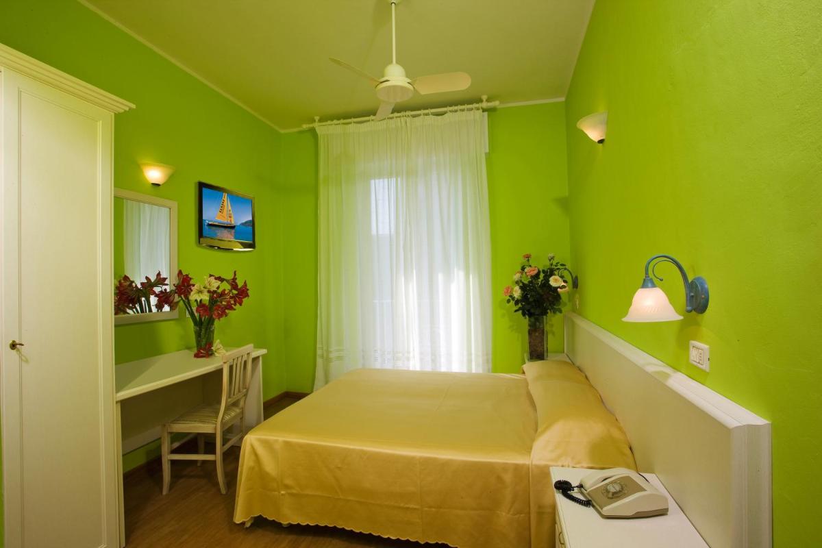 Double or Twin Room photo 1