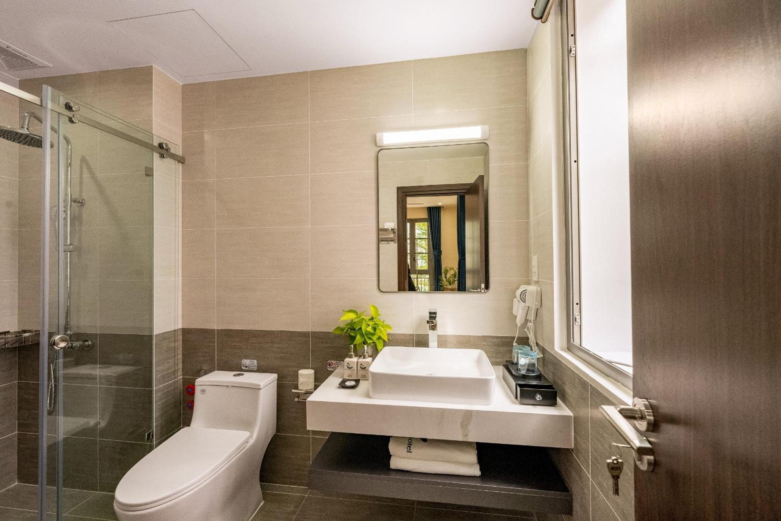 Family Room with Private Bathroom photo 3