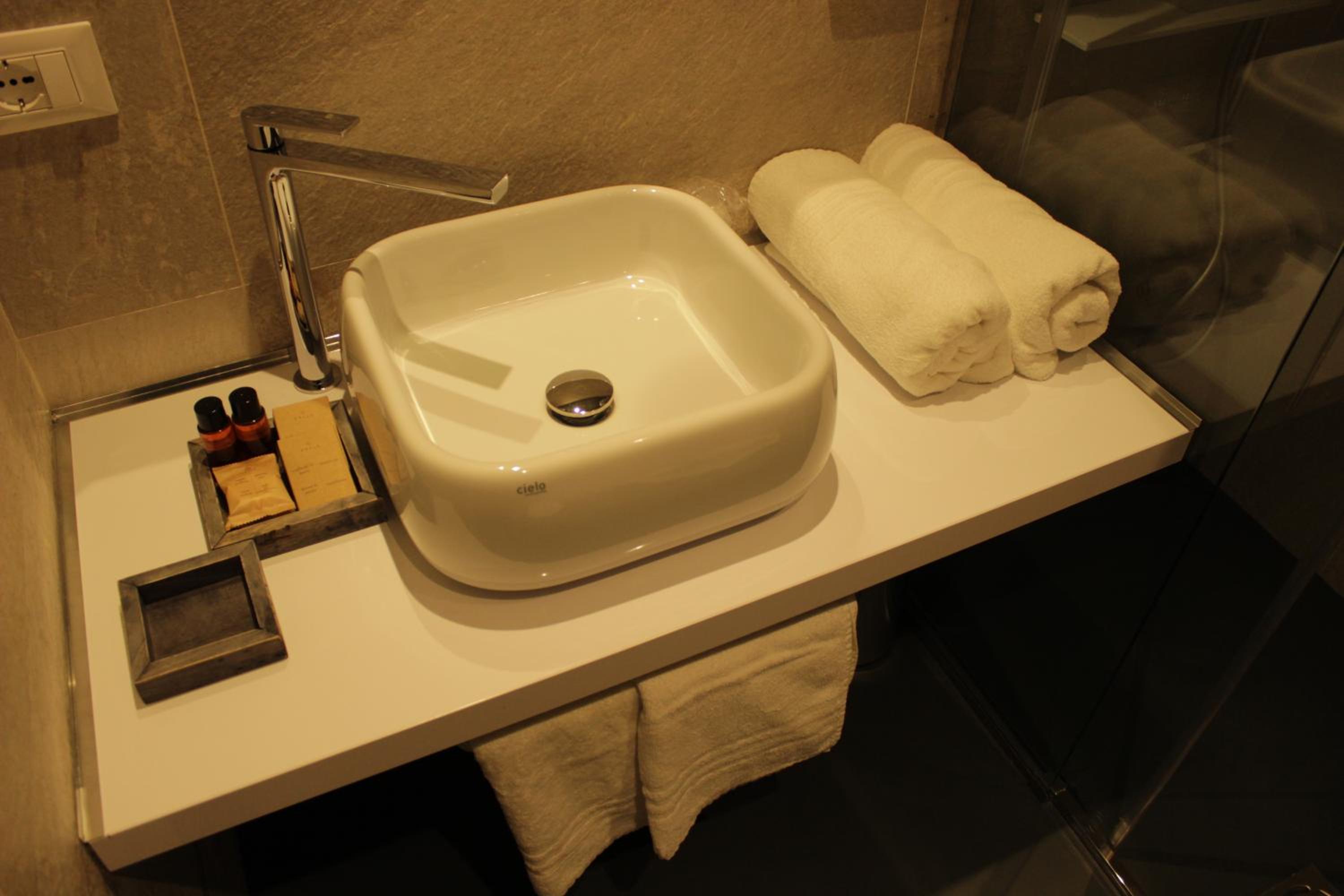 Double or Twin Room with Balcony photo 3