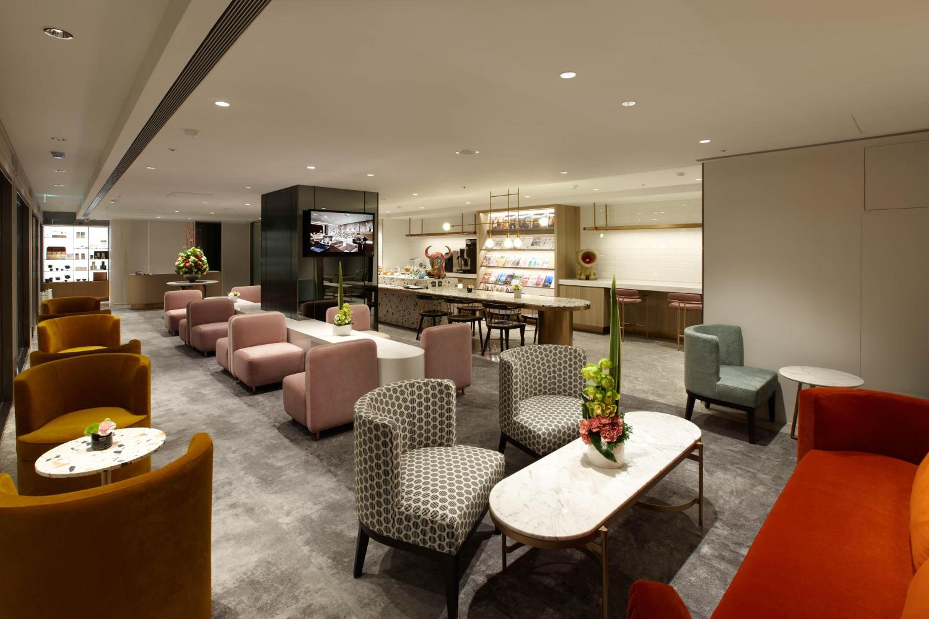 Premier Twin Room with Royal VIP Lounge photo 2