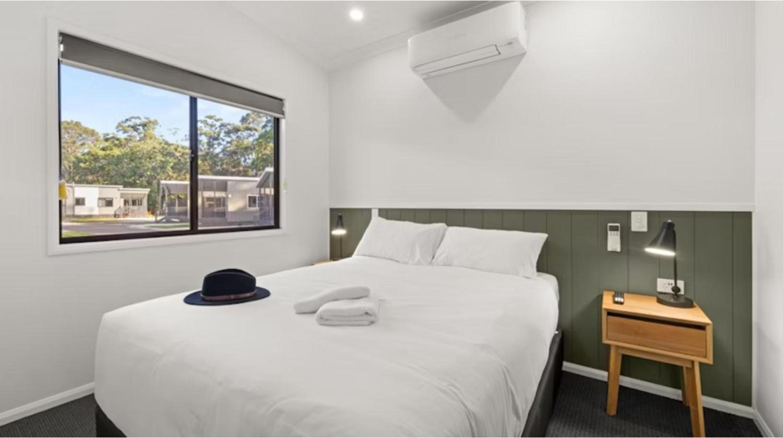 Deluxe 2 Bedroom Cabin - Sleeps 6 - Photo 6