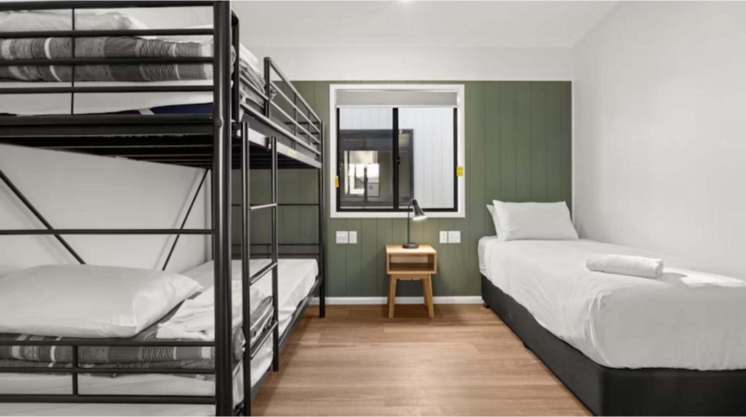 Deluxe 2 Bedroom Accessible Cabin - Sleeps 5 - Photo 3