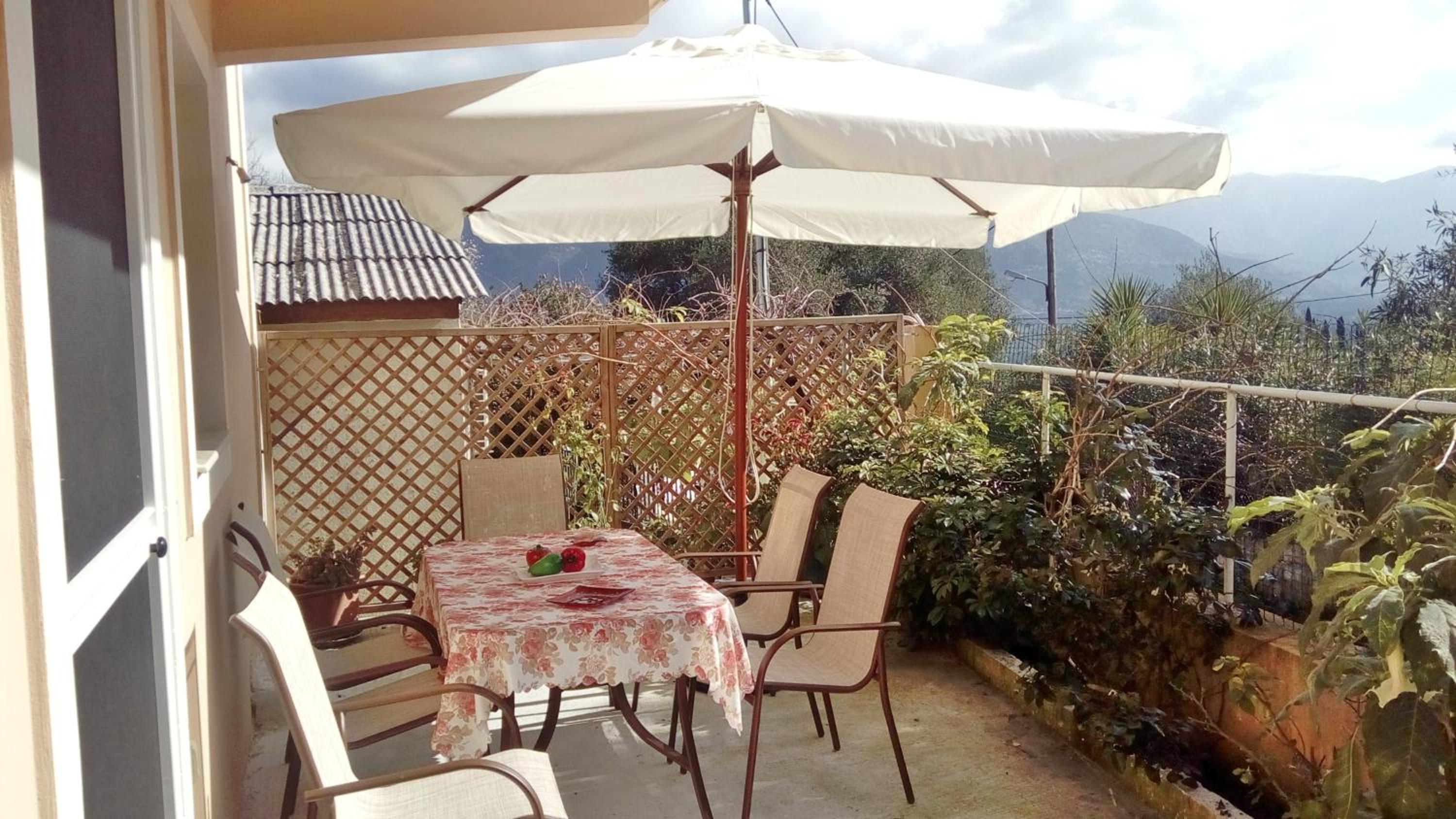 Two-Bedroom Apartment with Mountain View photo 2