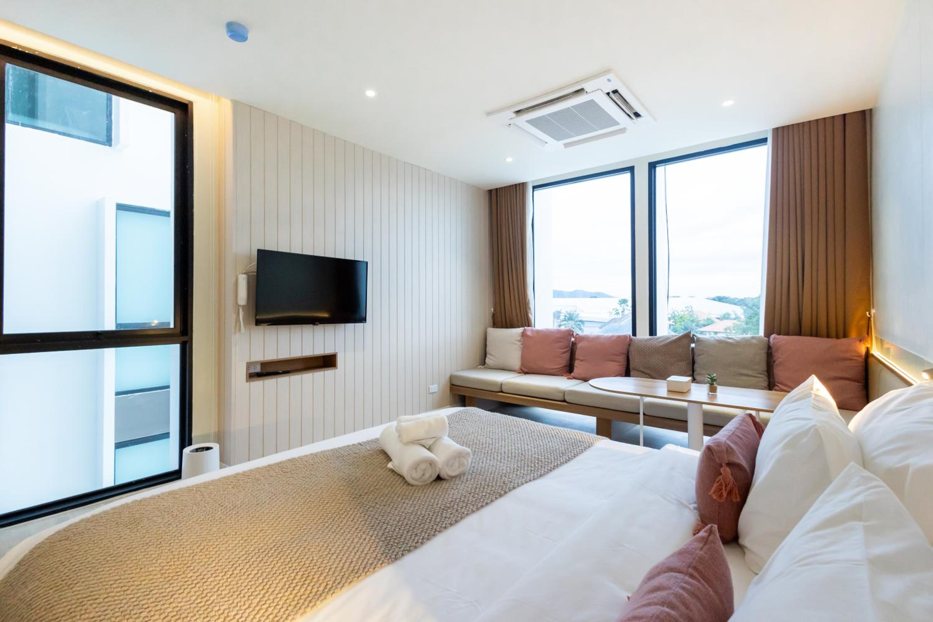 Deluxe King Room photo 3