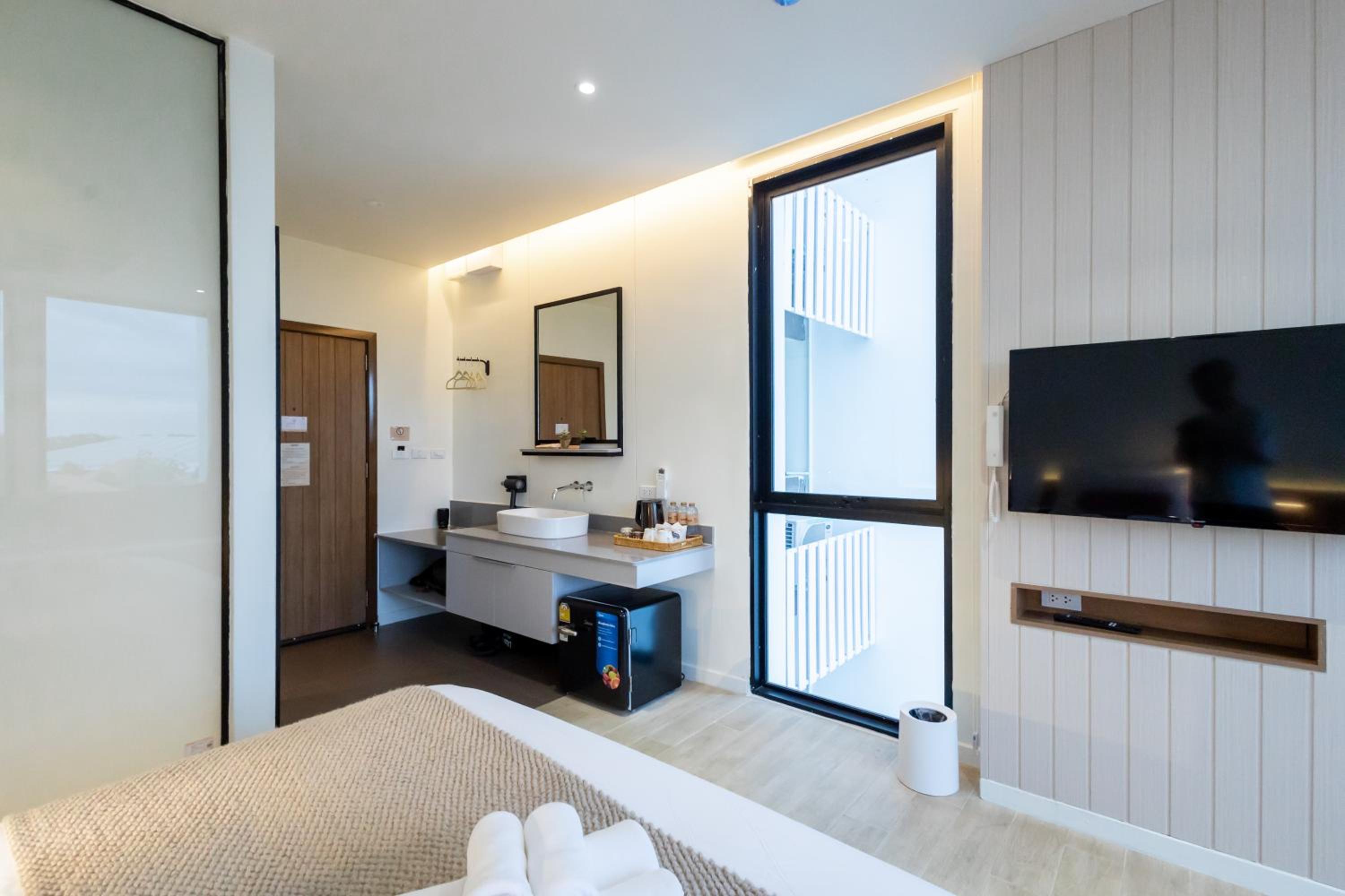 Deluxe King Room photo 2