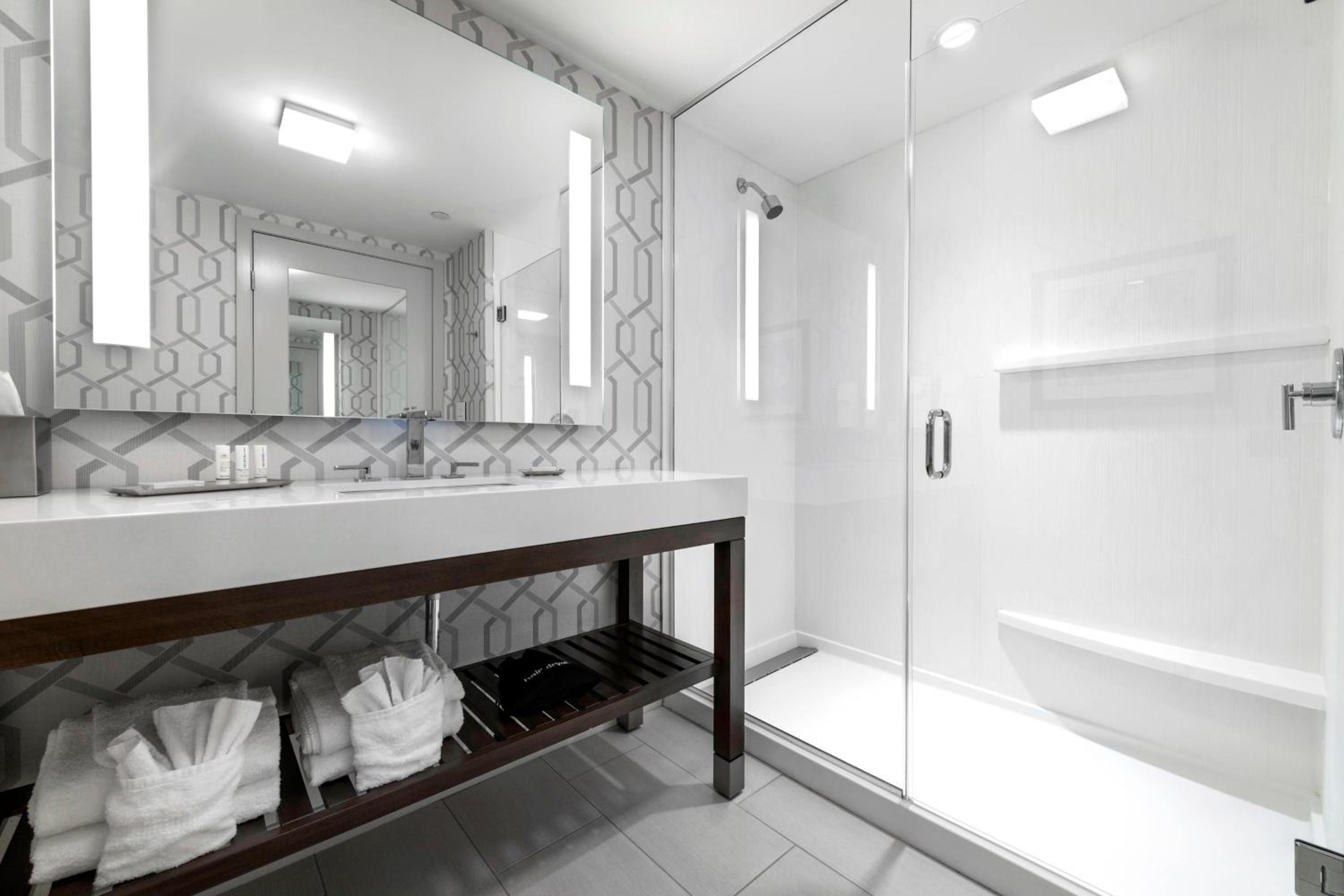 Queen Room with Two Queen Beds and Bathtub - Mobility Access/Hearing Accessible