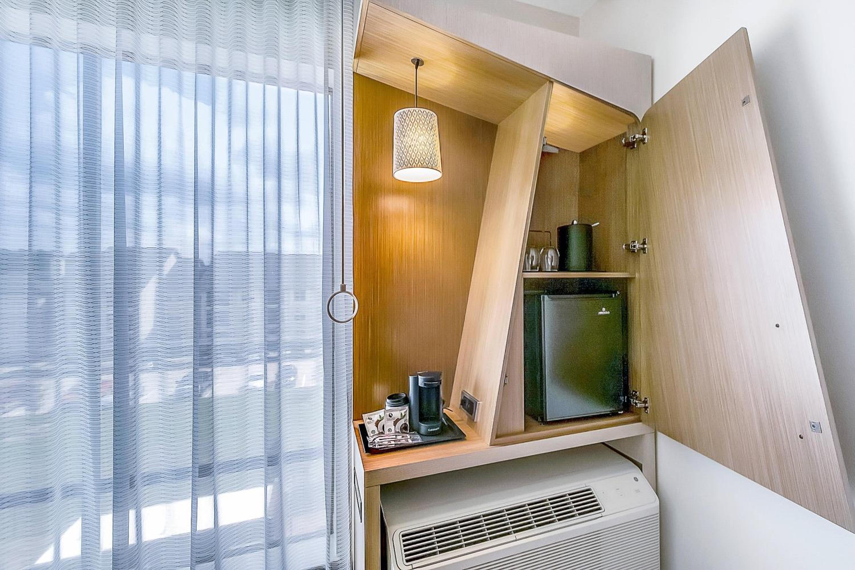 Queen Room with Two Queen Beds - Hearing Accessible photo 3