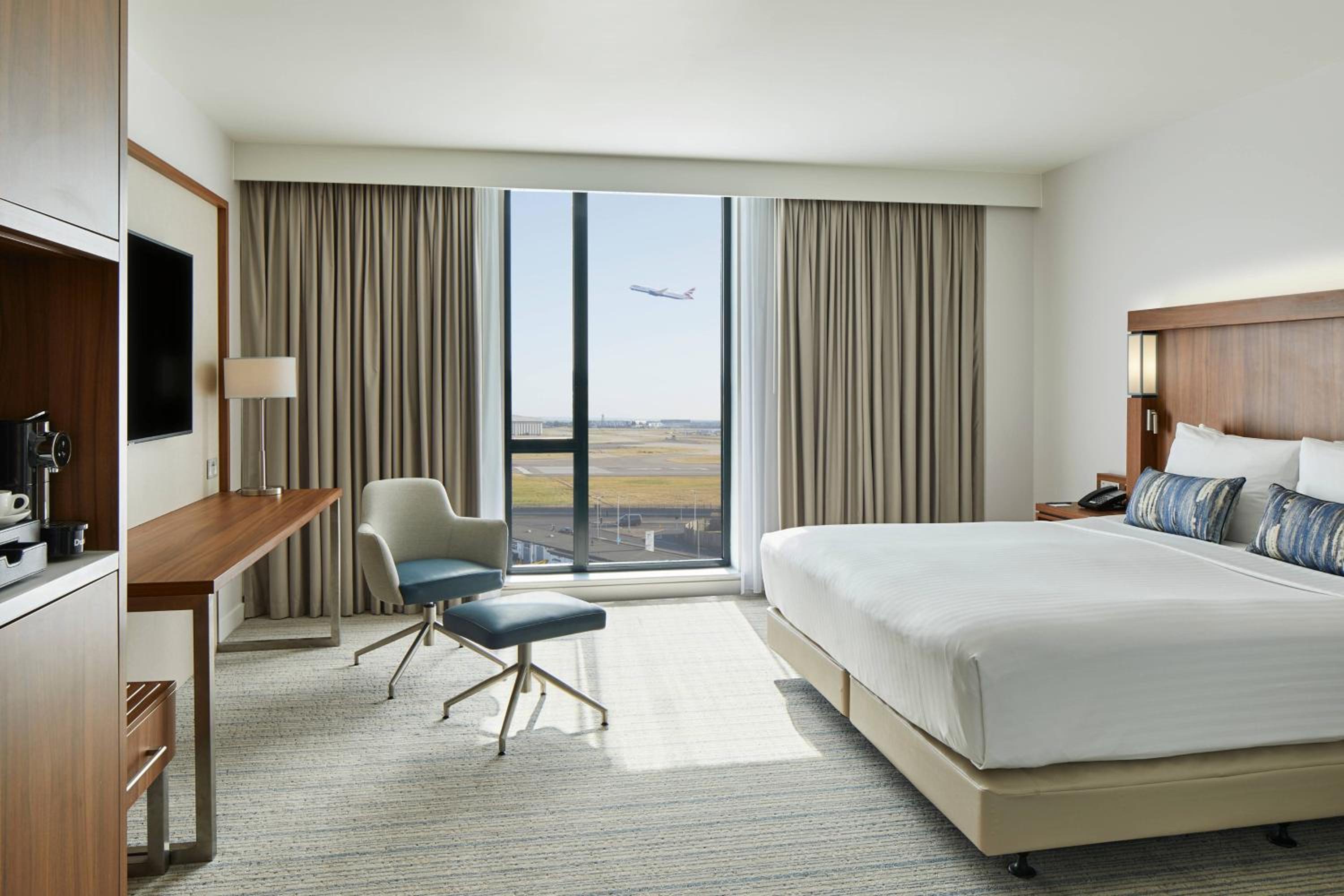 Junior King Suite - Photo 2