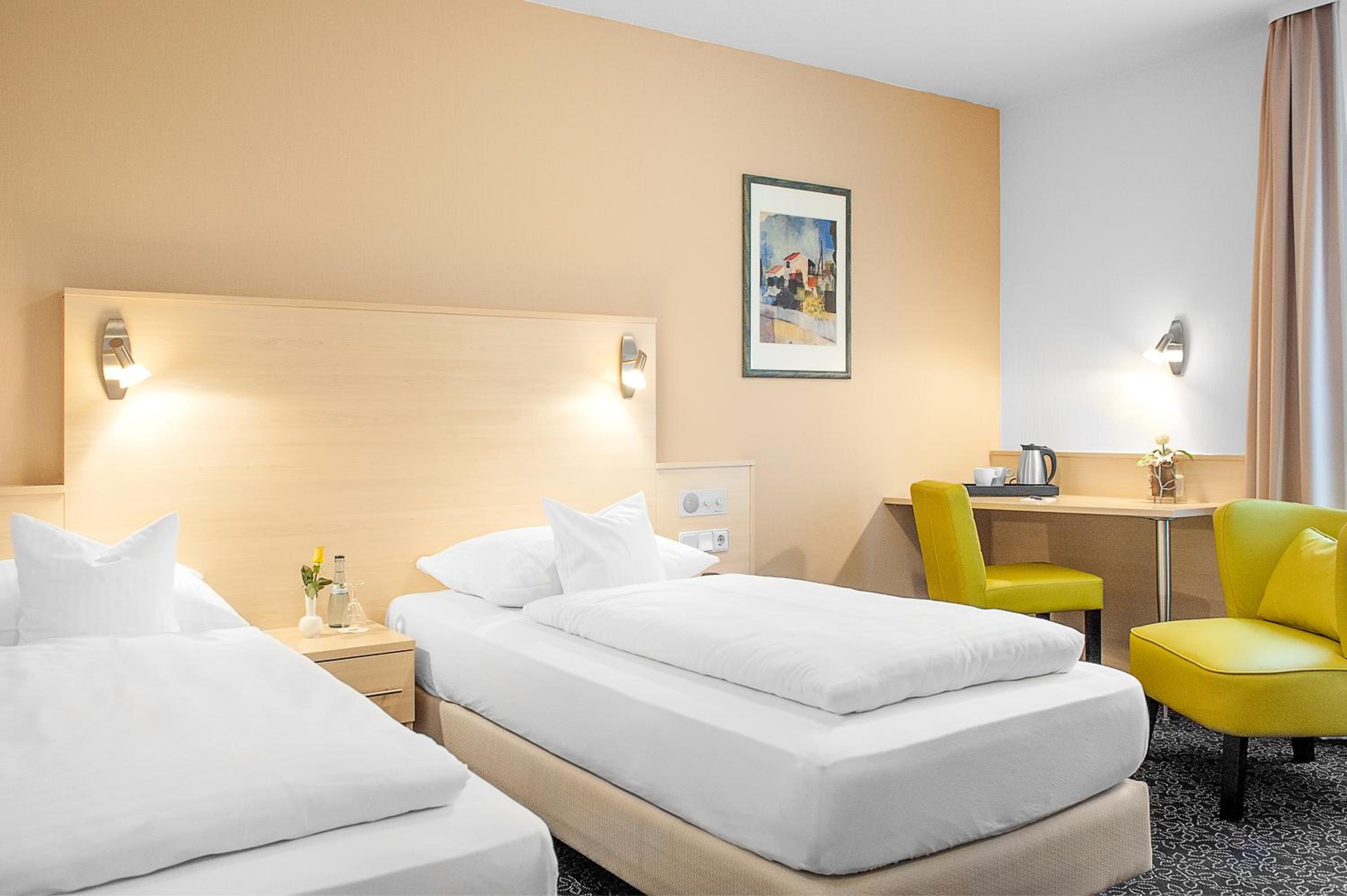Standard Double or Twin Room - Photo 8