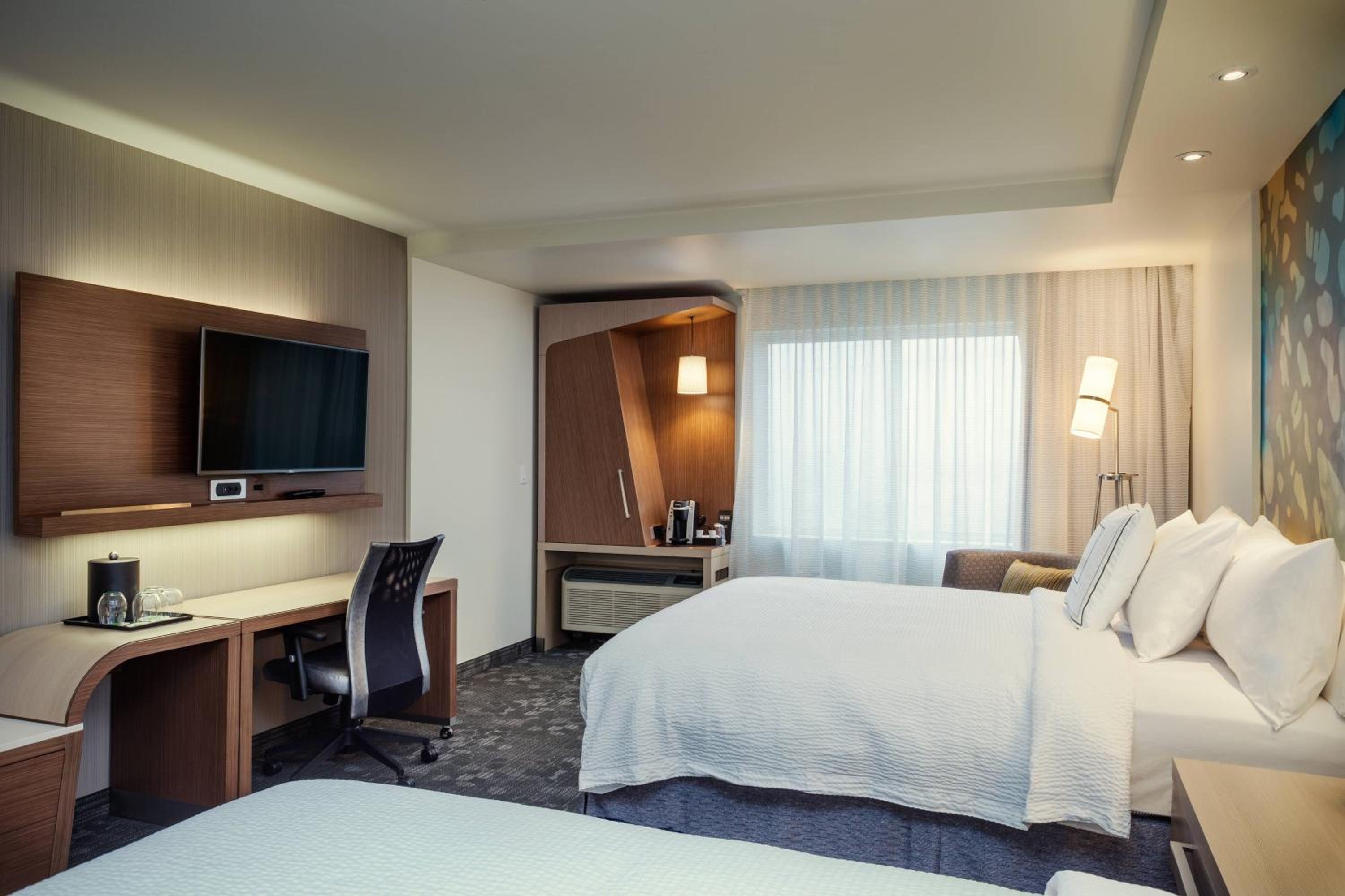 Queen Room with Two Queen Beds - Hearing Accessible photo 3