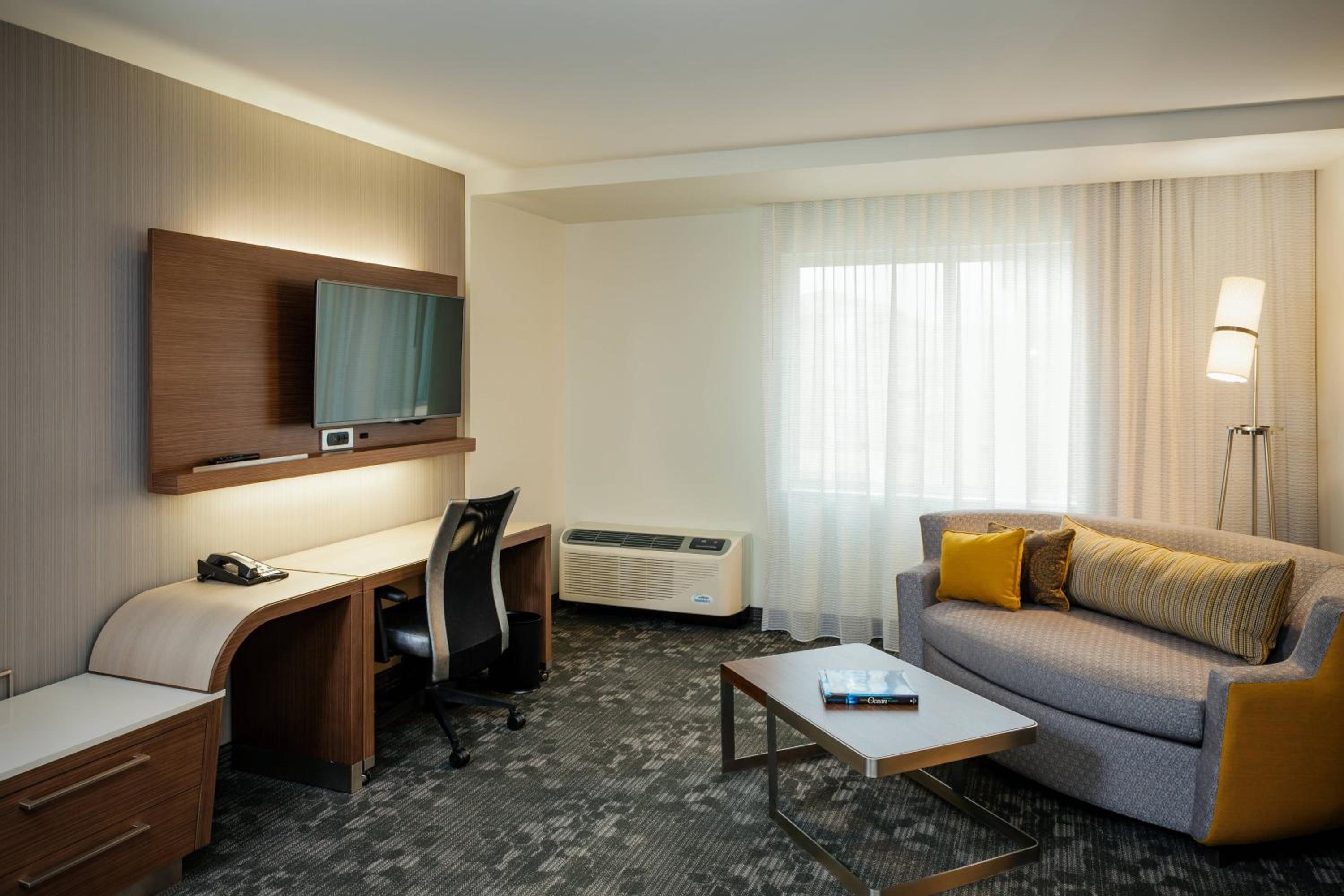 King Room with Roll-In Shower - Mobility Accessible photo 3