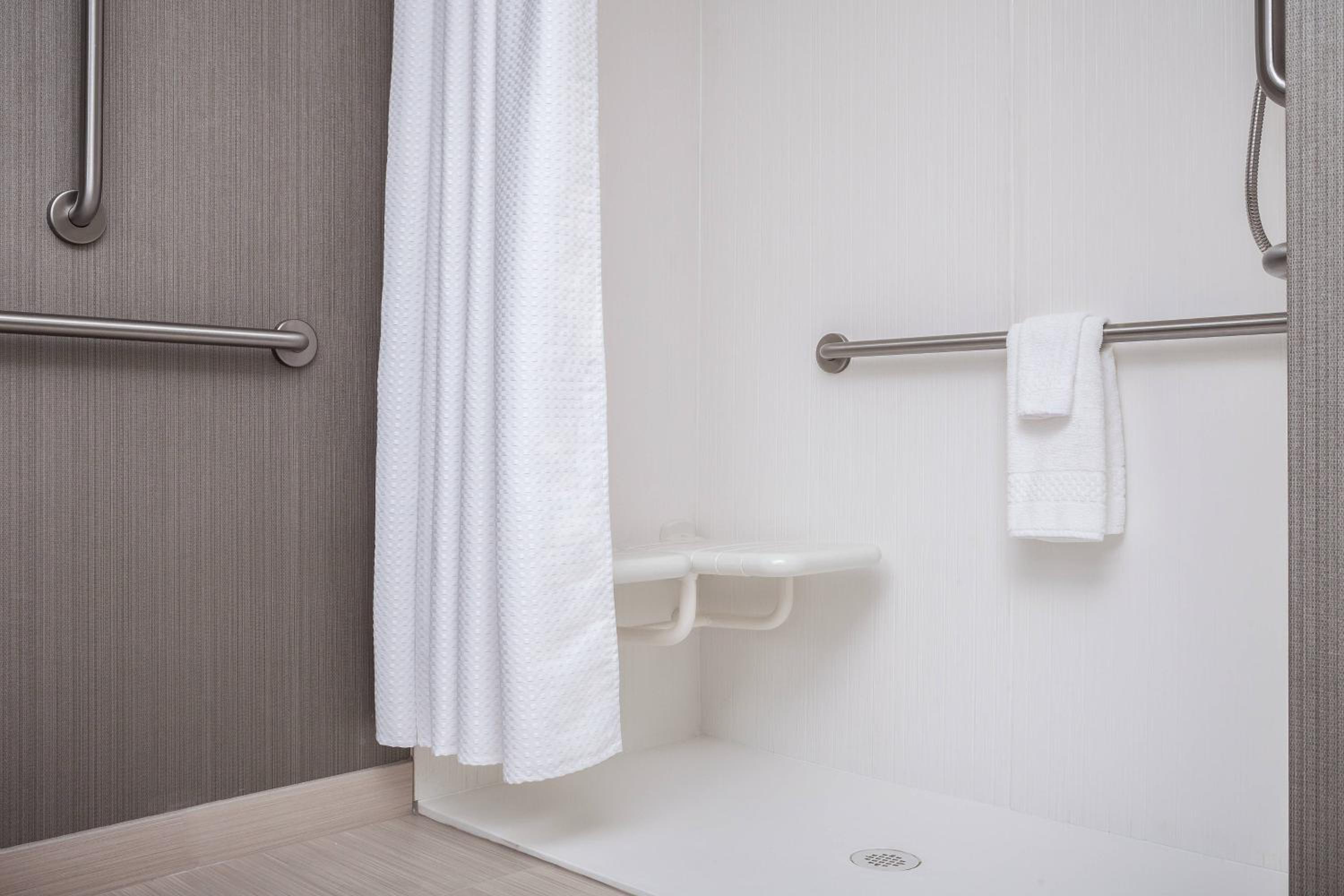 One-Bedroom King Suite with Roll-In Shower and Sofa Bed - Mobility Access/Hearing Accessible photo 3