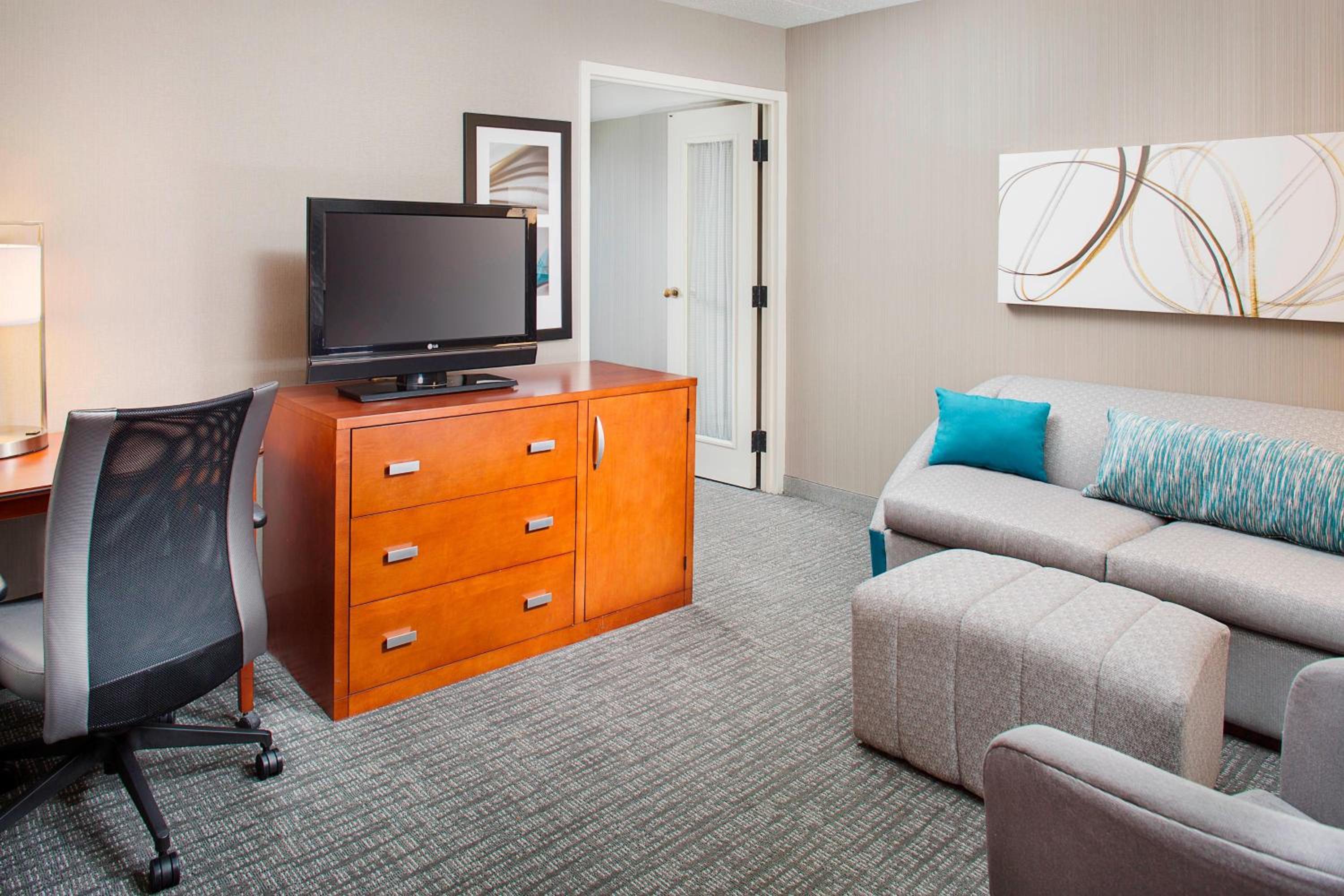 One-Bedroom King Suite with Sofa Bed - Photo 2