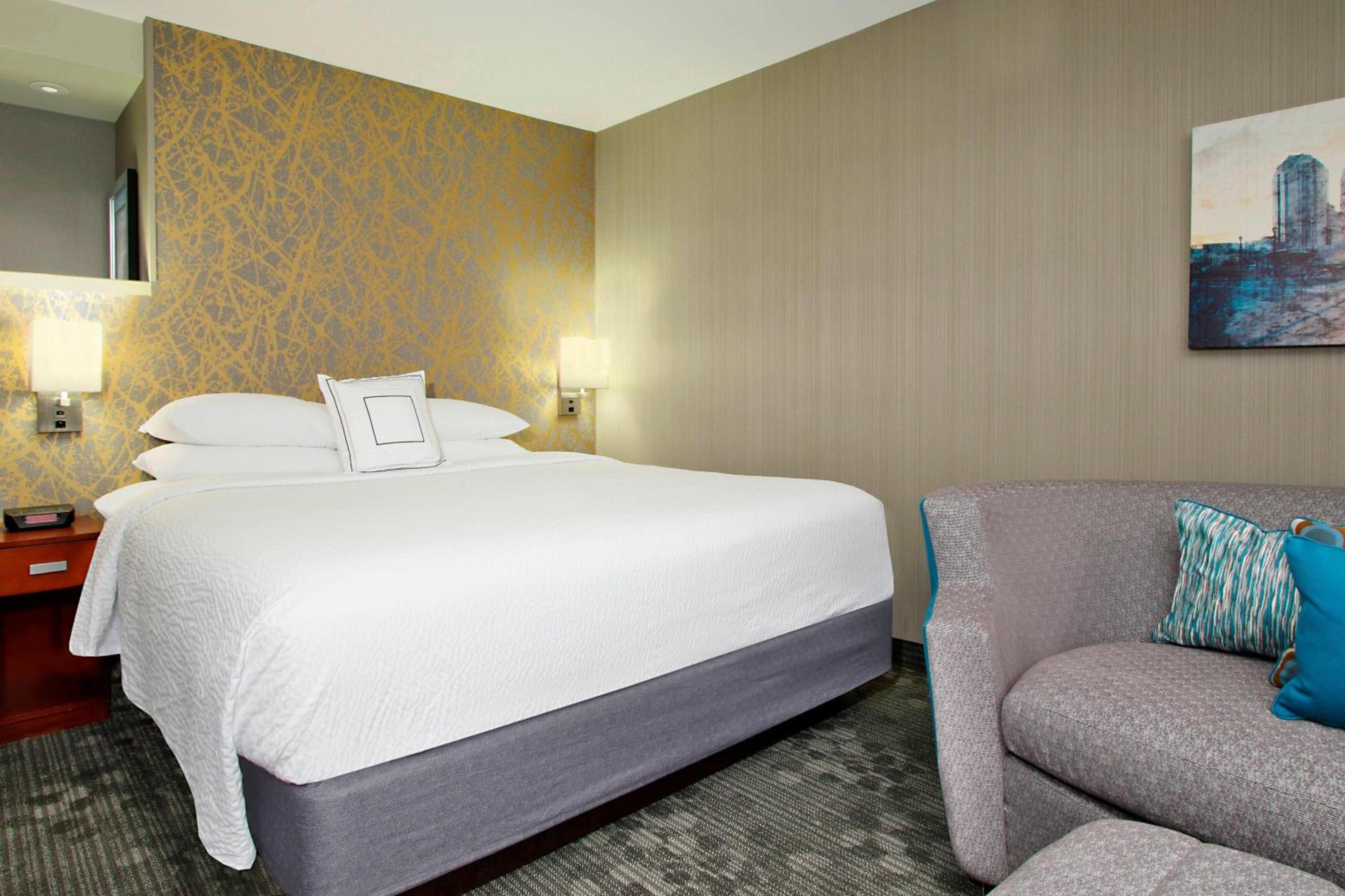 King Room with Sofa Bed - Hearing Accessible - Photo 1