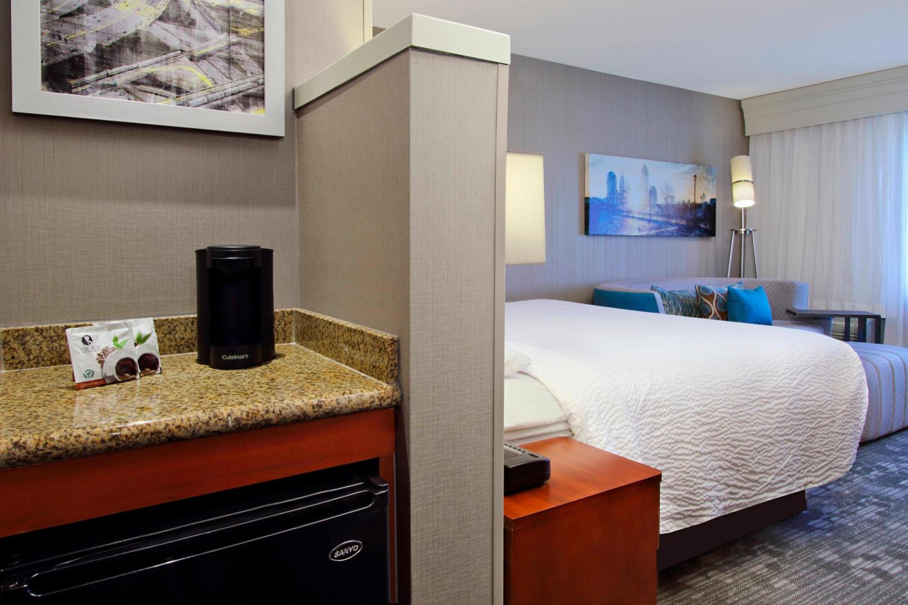 King Room with Sofa Bed - Hearing Accessible - Photo 4