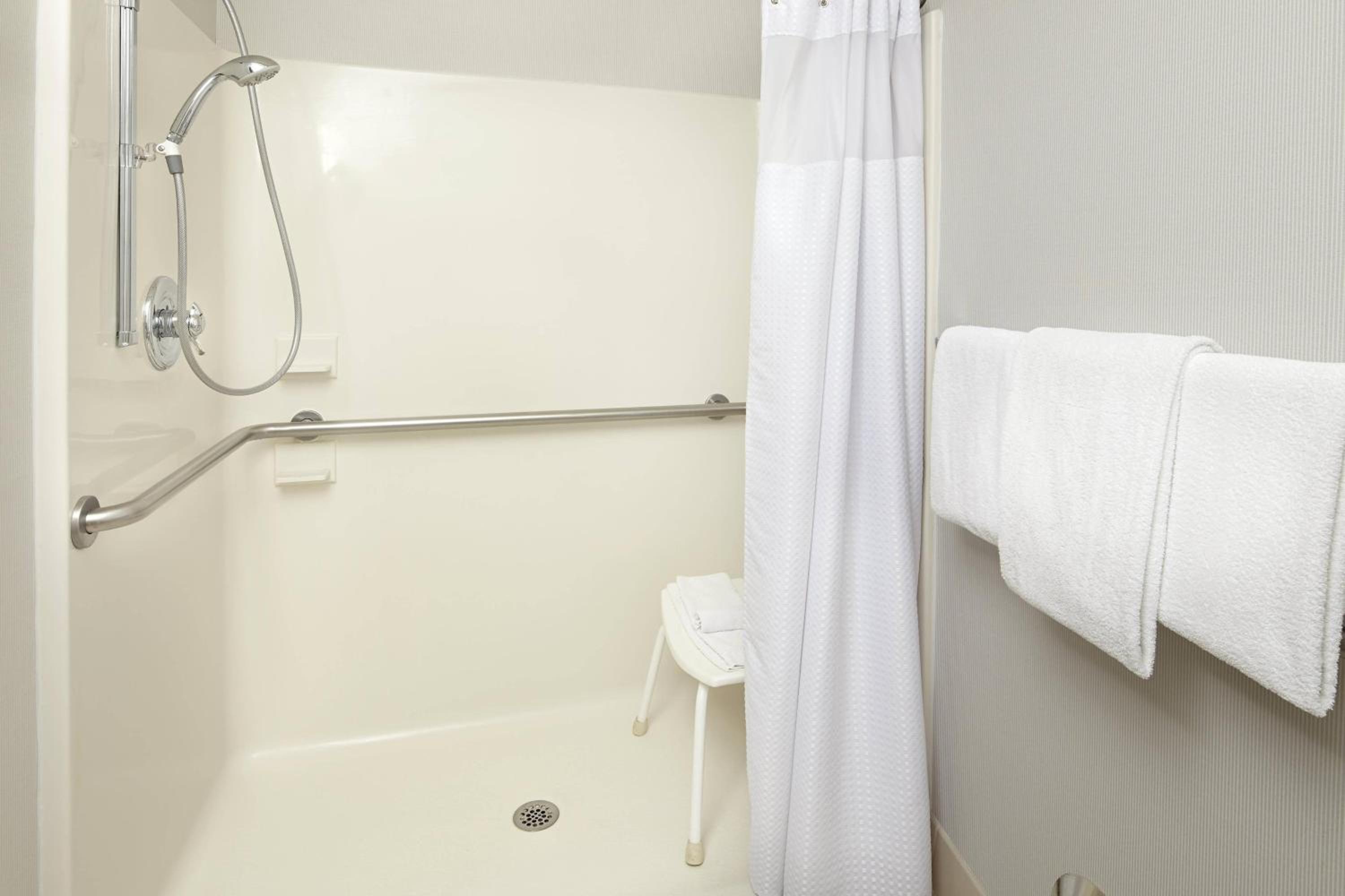 King Room with Sofa Bed and Roll-in Shower - Mobility and Hearing Accessible - Photo 5