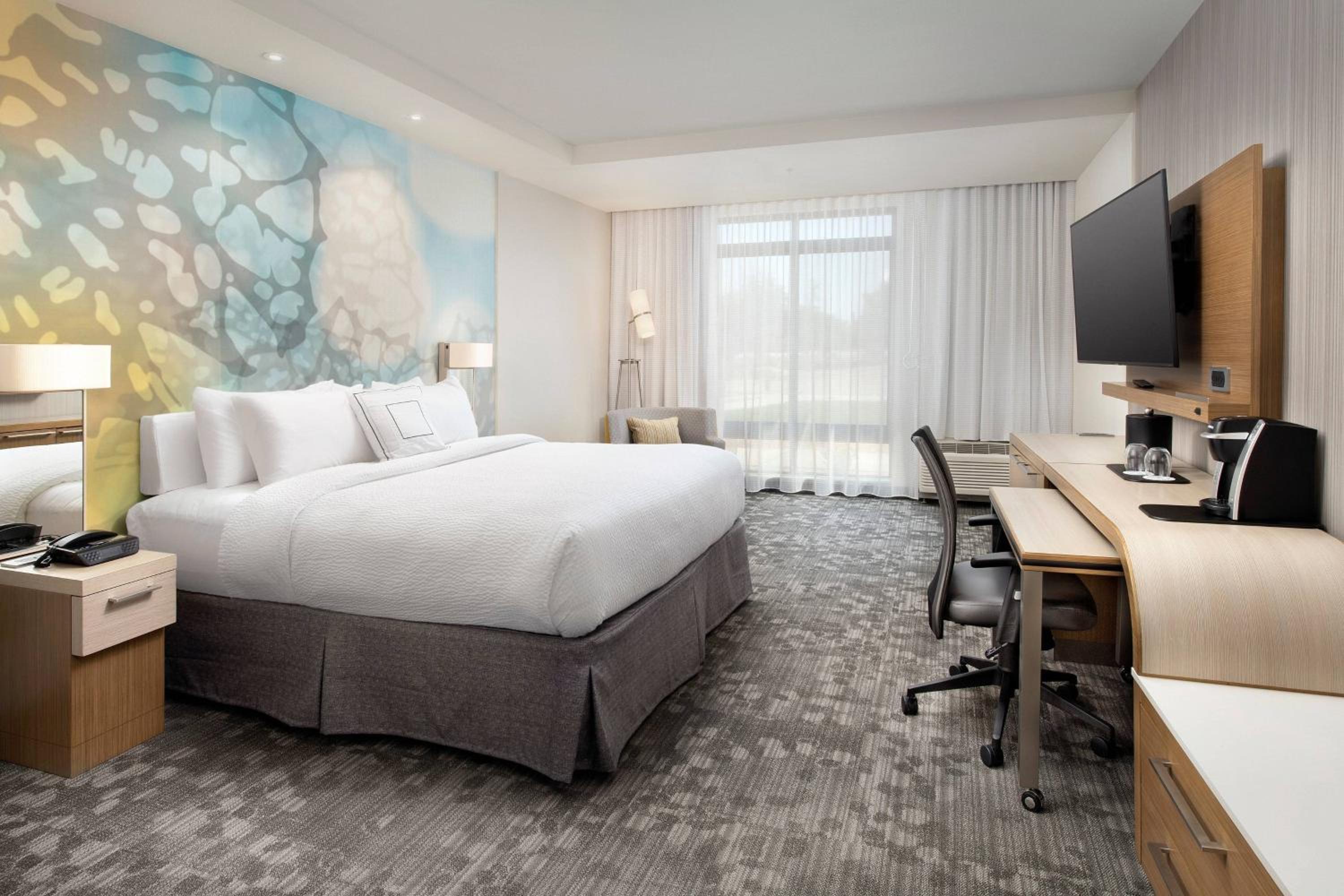King Room with Roll-in Shower - Mobility and Hearing Accessible - Photo 2
