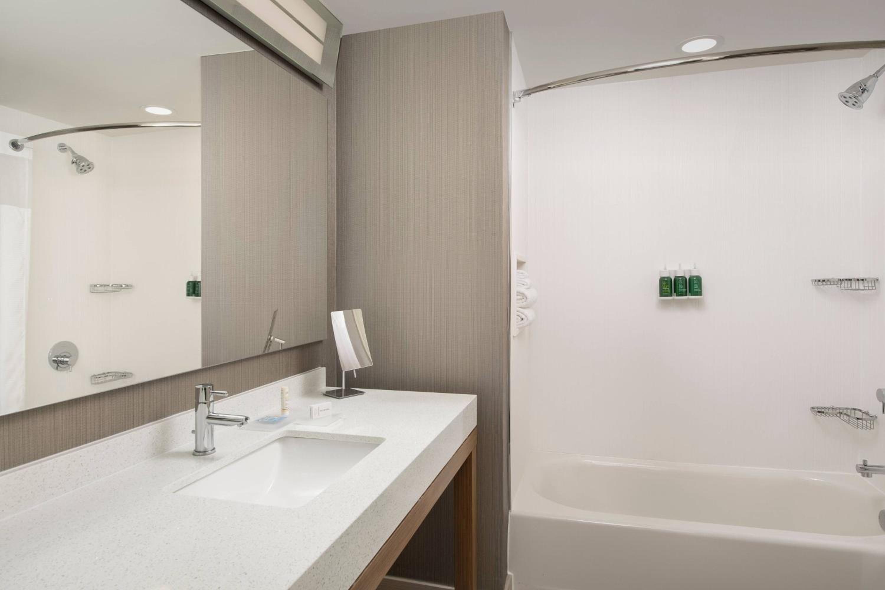 Queen Room with Two Queen Beds - Hearing Accessible - Photo 2