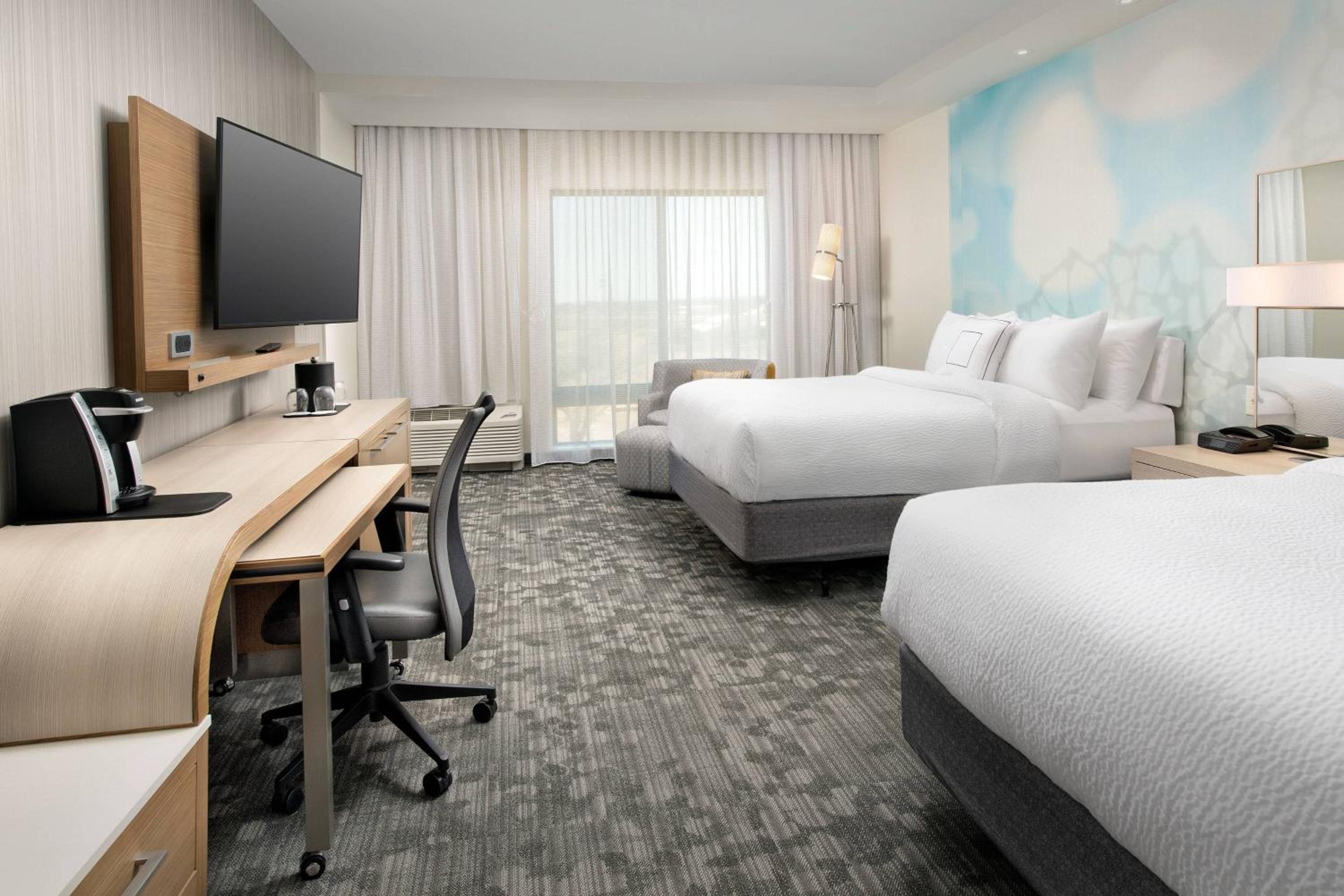 Queen Room with Two Queen Beds - Hearing Accessible - Photo 7
